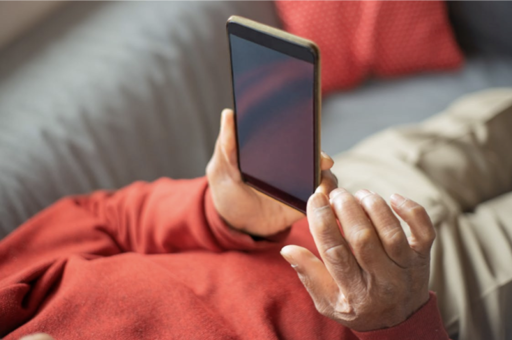 Navigating No-Contract Cell Phone Plans for Seniors