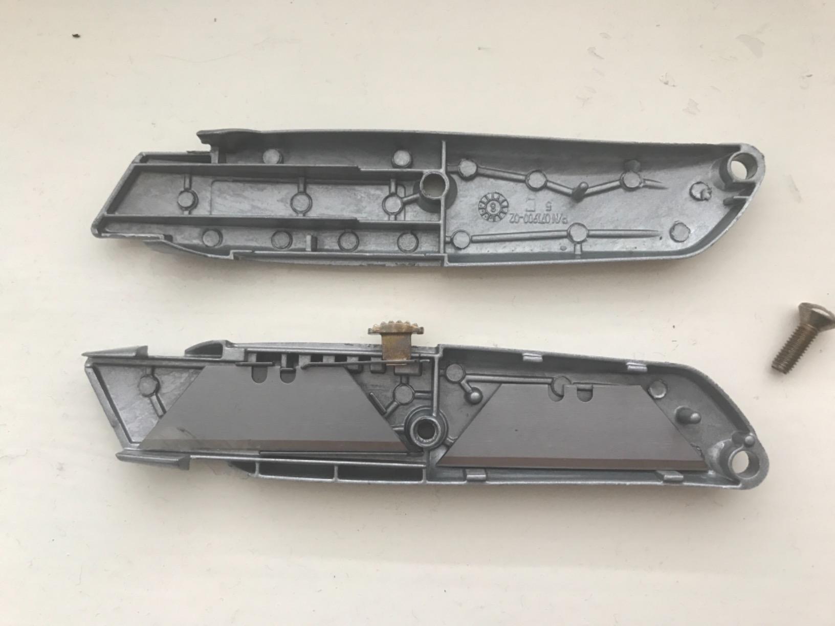 STANLEY Classic 99 Utility Knife, Retractable, 6-Inch, (10-099) Customer Review STANLEY Classic 99 Utility Knife, Retractable, 6-Inch, (10-099) - Customer Photo 5