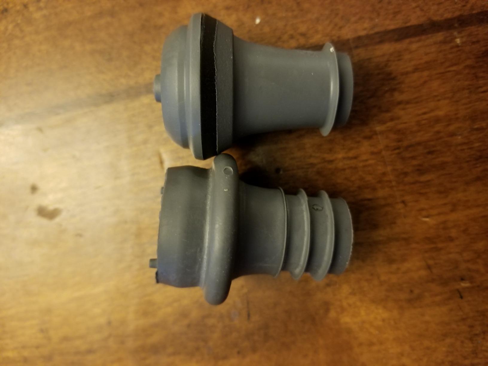 Vacu Vin Wine Saver Vacuum Stoppers – Set of 4 – Gray – Airtight Seal for Opened Bottles to Preserve Freshness Up to 10 Days – Food-Grade Rubber – Reusable & Dishwasher Safe Customer Review Vacu Vin Wine Saver Vacuum Stoppers – Set of 4 – Gray – Airtight Seal for Opened Bottles to Preserve Freshness Up to 10 Days – Food-Grade Rubber – Reusable & Dishwasher Safe - Customer Photo 1