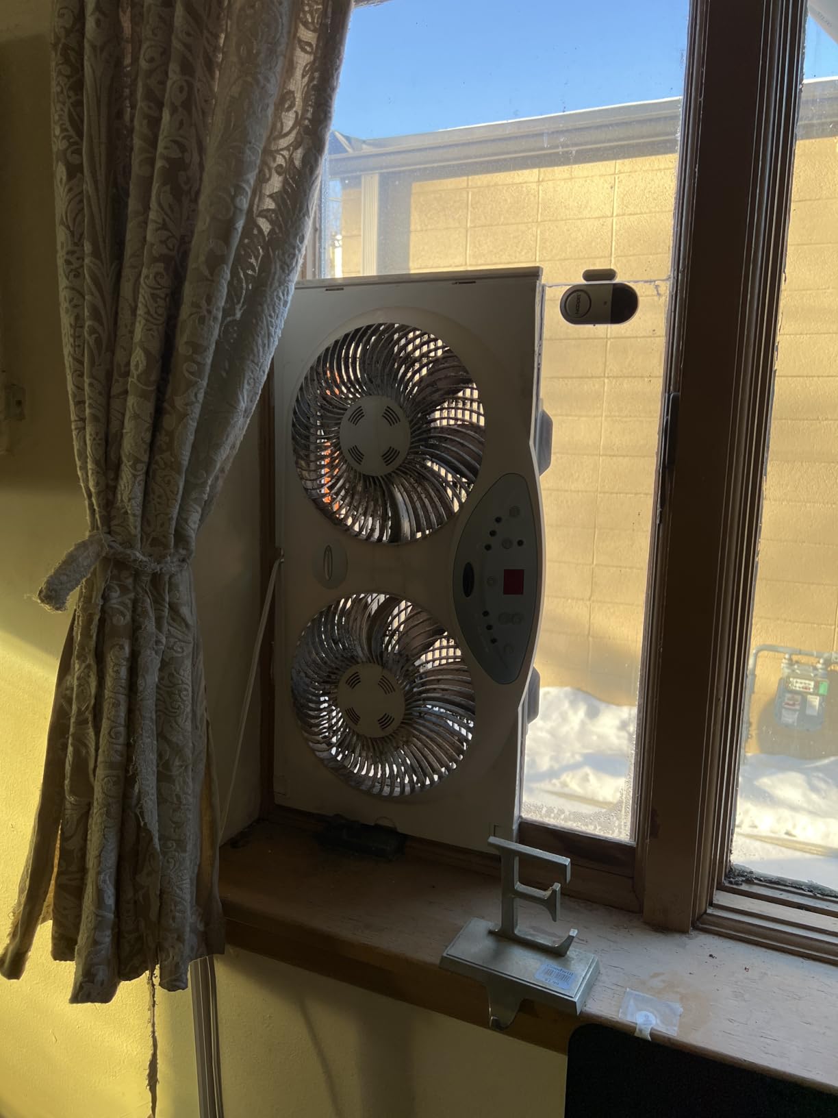 Bionaire Window Fan with Reversible Airflow Blades - 3-Speed Settings, Programmable Thermostat, LED Display, Remote Control, Fits 24-36