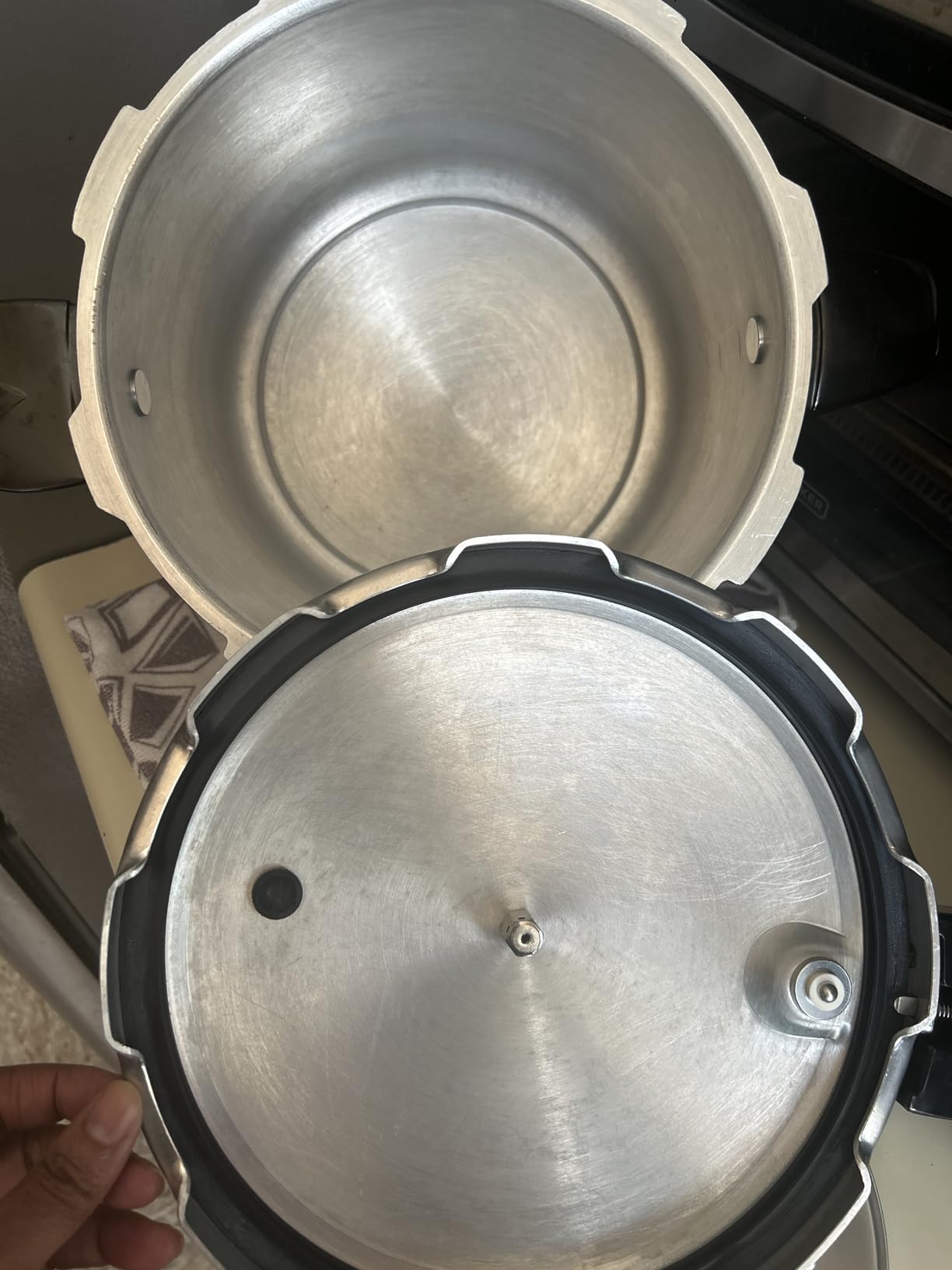 Presto 01264 6-Quart Aluminum Pressure Cooker, Silver Customer Review Presto 01264 6-Quart Aluminum Pressure Cooker, Silver - Customer Photo 2