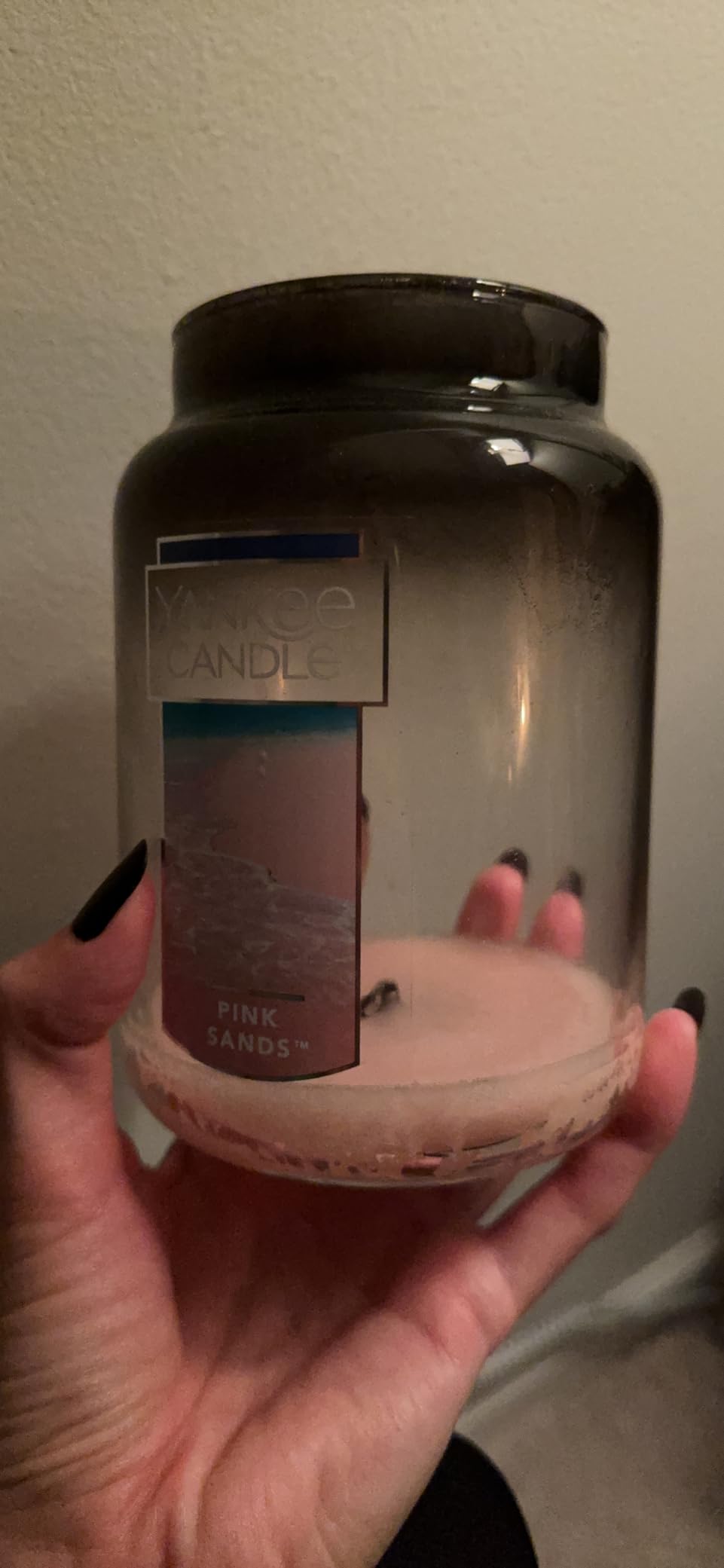 Yankee Candle Clean Cotton Scented, Large 22oz Jar Candle with Premium Paraffin-Grade Wax, Long Burn Time, Ideal for Gifts and Home Decor - Customer Photo 2