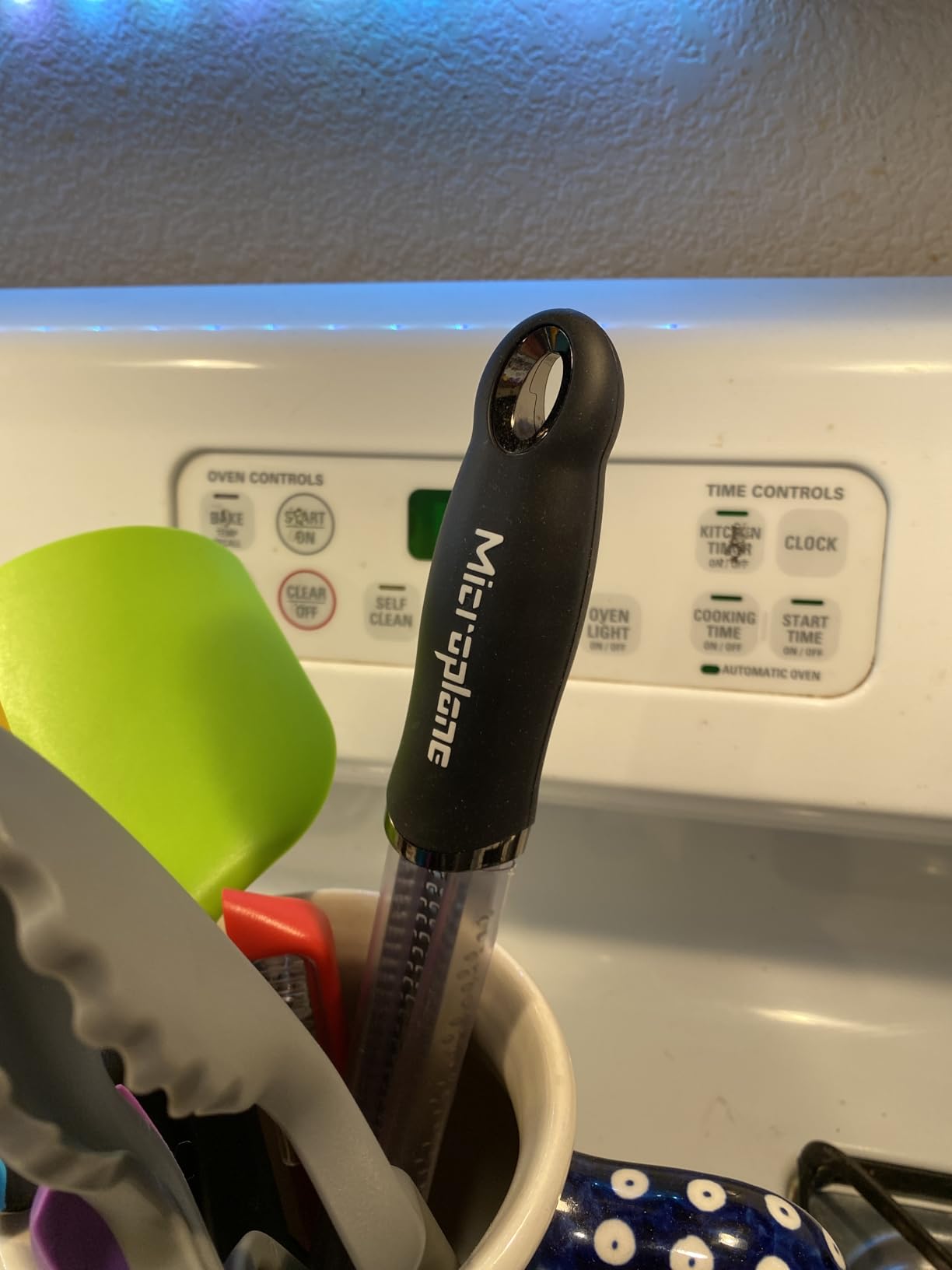Microplane Premium Classic Series Zester 18/8, Black - Lemon Zester & Cheese Grater & Vegetable Grater - Citrus, Parmesan Cheese, Garlic, Ginger, Nutmeg, Chocolate - Stainless Steel Grater - Customer Photo 1