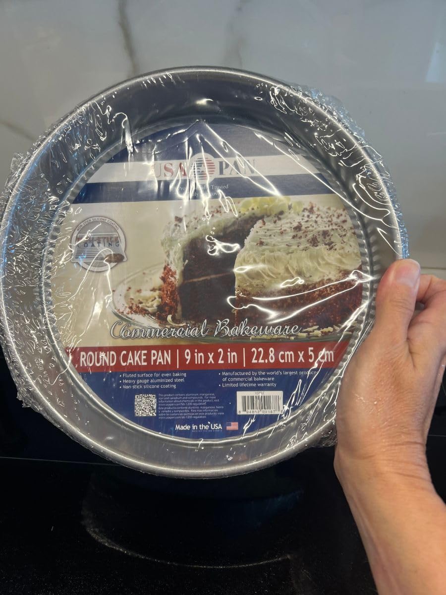 USA Pan Bakeware Nonstick Round Cake Pan, 9-Inch, Aluminized Steel customer photo 1