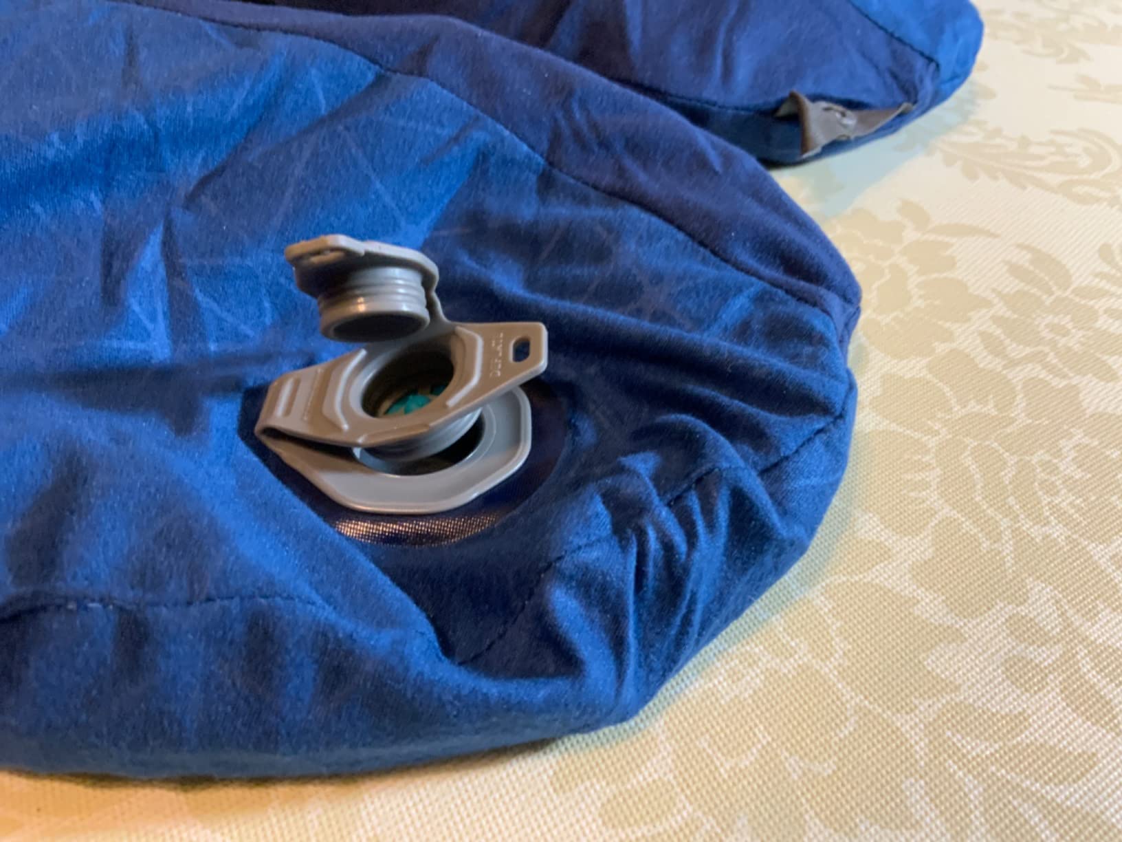 Sea to Summit Aeros Premium Traveller Inflatable Neck Pillow, Navy Blue Customer Review Sea to Summit Aeros Premium Traveller Inflatable Neck Pillow, Navy Blue - Customer Photo 2