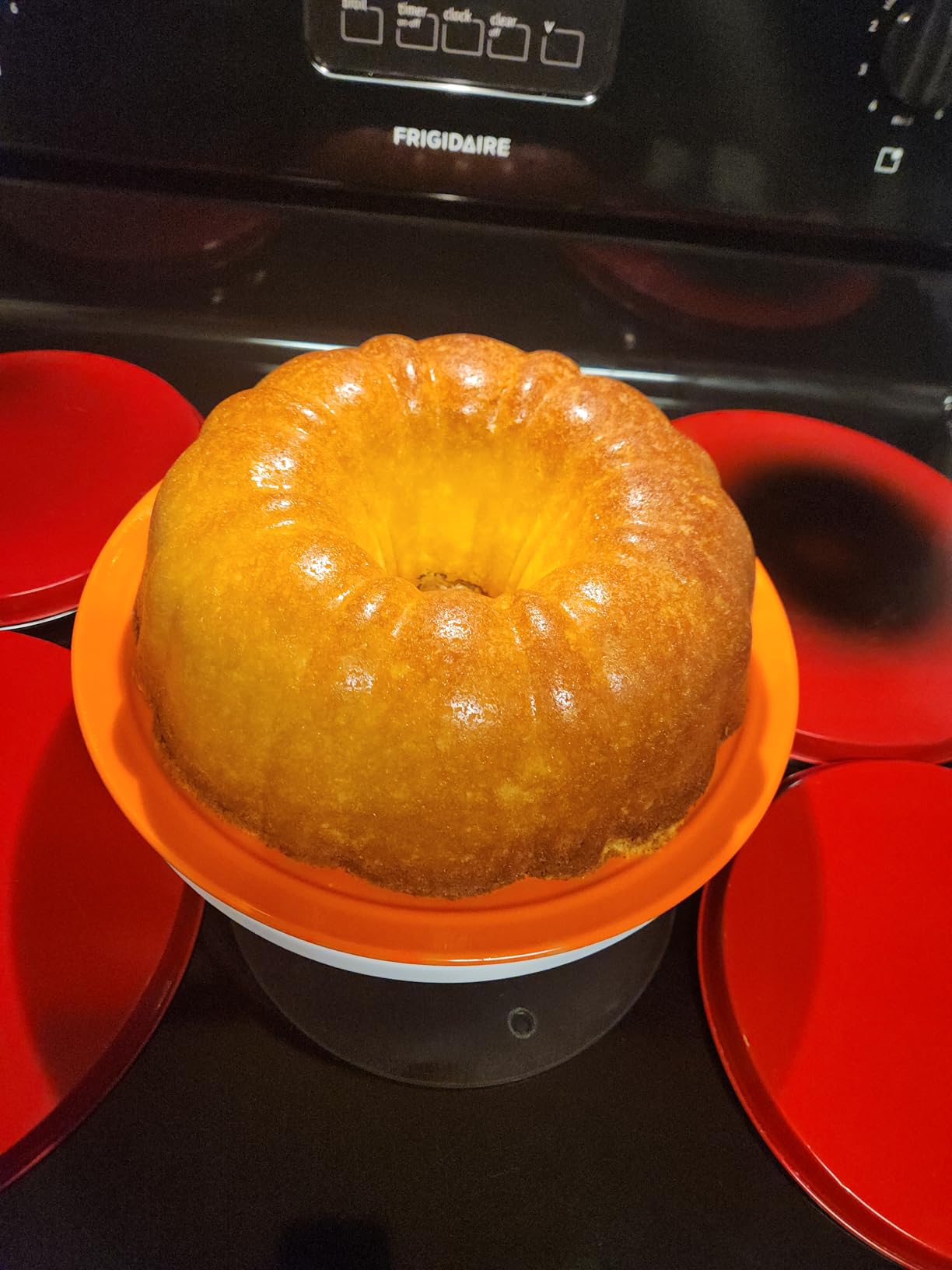 Wilton Gold Non-Stick Fluted Tube Cake Pan, Made Without PFAS, 9.49 in | Non-Stick Steel with Scratch-Resistant Coating, Resists Warping, Dishwasher Safe, Perfect for Bundt & Fluted Tube Cakes customer photo 1
