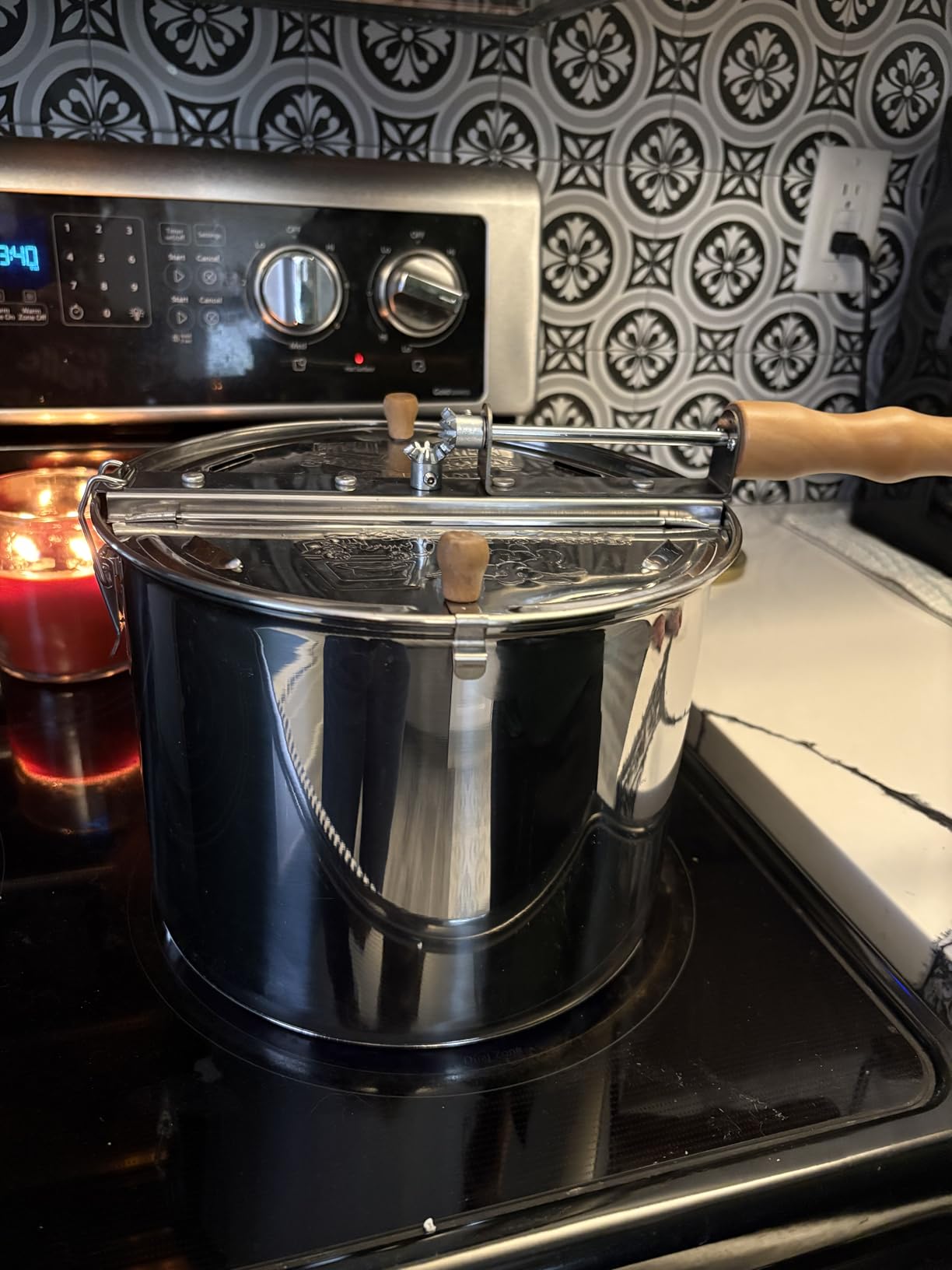 Stovetop Popcorn Maker - 6.5-Quart Stainless-Steel Popcorn Popper with a Hand Crank, Vented Lid, and Stir Paddle by Great Northern Popcorn (Silver) Customer Review Stovetop Popcorn Maker - 6.5-Quart Stainless-Steel Popcorn Popper with a Hand Crank, Vented Lid, and Stir Paddle by Great Northern Popcorn (Silver) - Customer Photo 1