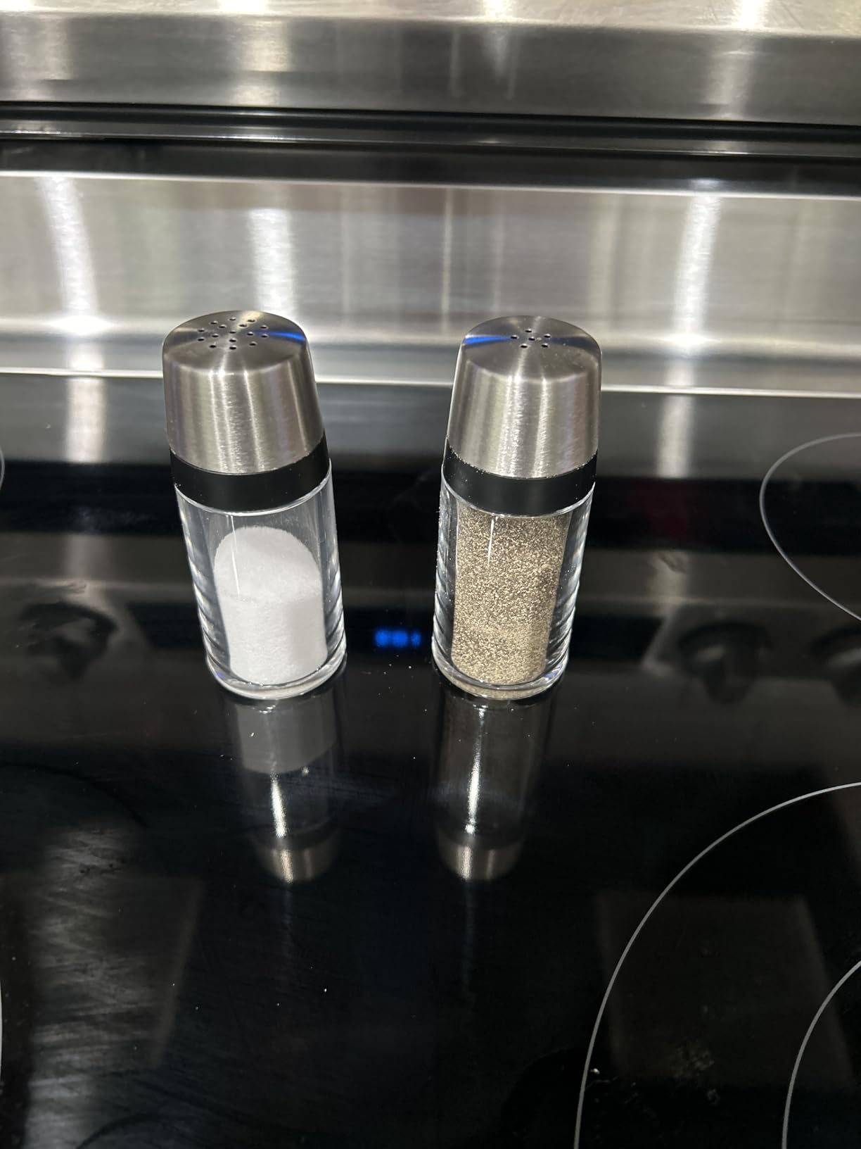 OXO Salt and Pepper Shaker Set, Clear, Stainless Steel Customer Review OXO Salt and Pepper Shaker Set, Clear, Stainless Steel - Customer Photo 1