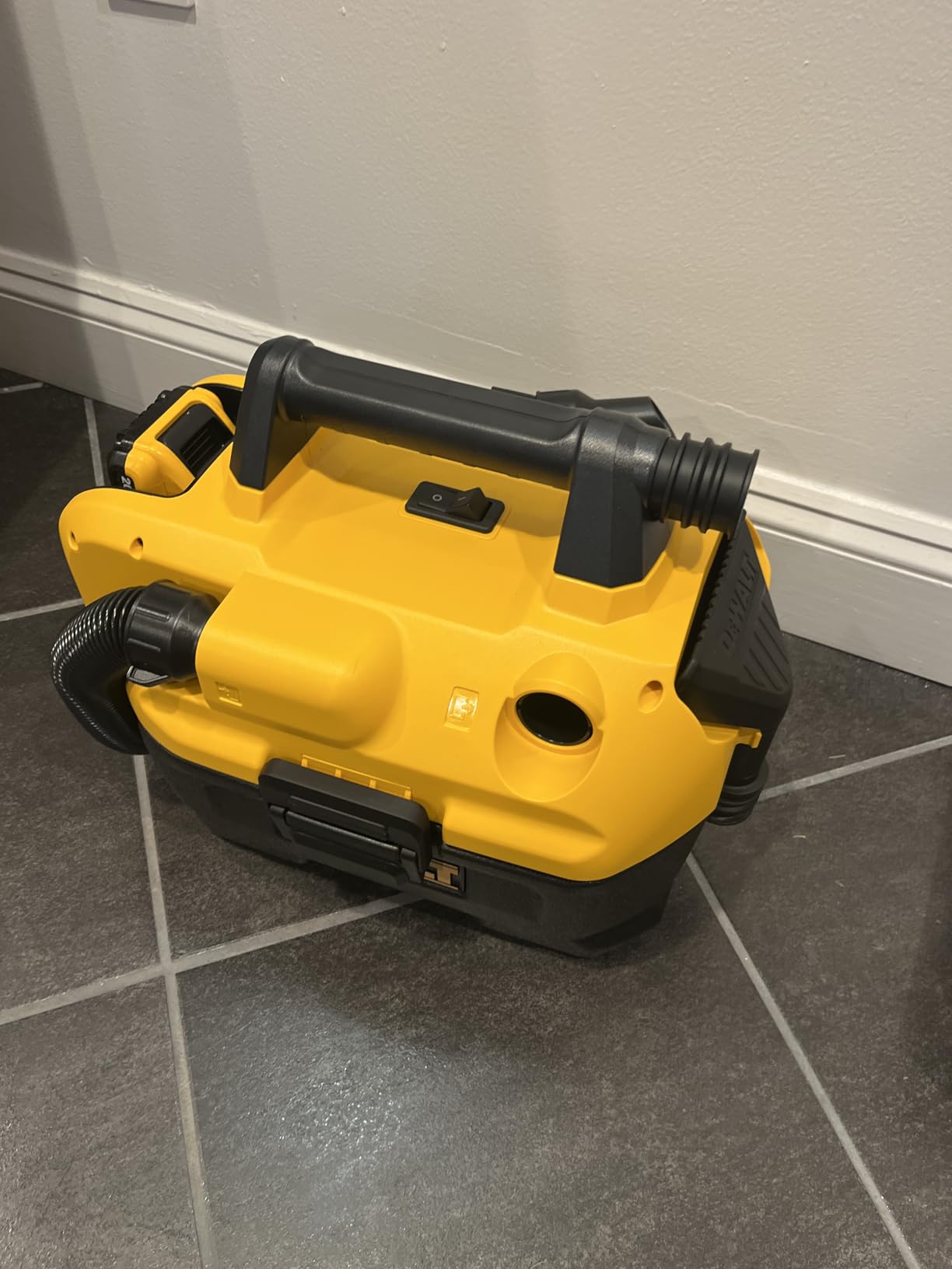DEWALT 20V MAX Cordless Shop Vac, Wet Dry Vacuum Cleaner, Portable 2 Gallon Wet Dry Vac, Strong Suction Shop Vacuum with Hepa Filter, Tool Only (DCV580H) Customer Review DEWALT 20V MAX Cordless Shop Vac, Wet Dry Vacuum Cleaner, Portable 2 Gallon Wet Dry Vac, Strong Suction Shop Vacuum with Hepa Filter, Tool Only (DCV580H) - Customer Photo 2