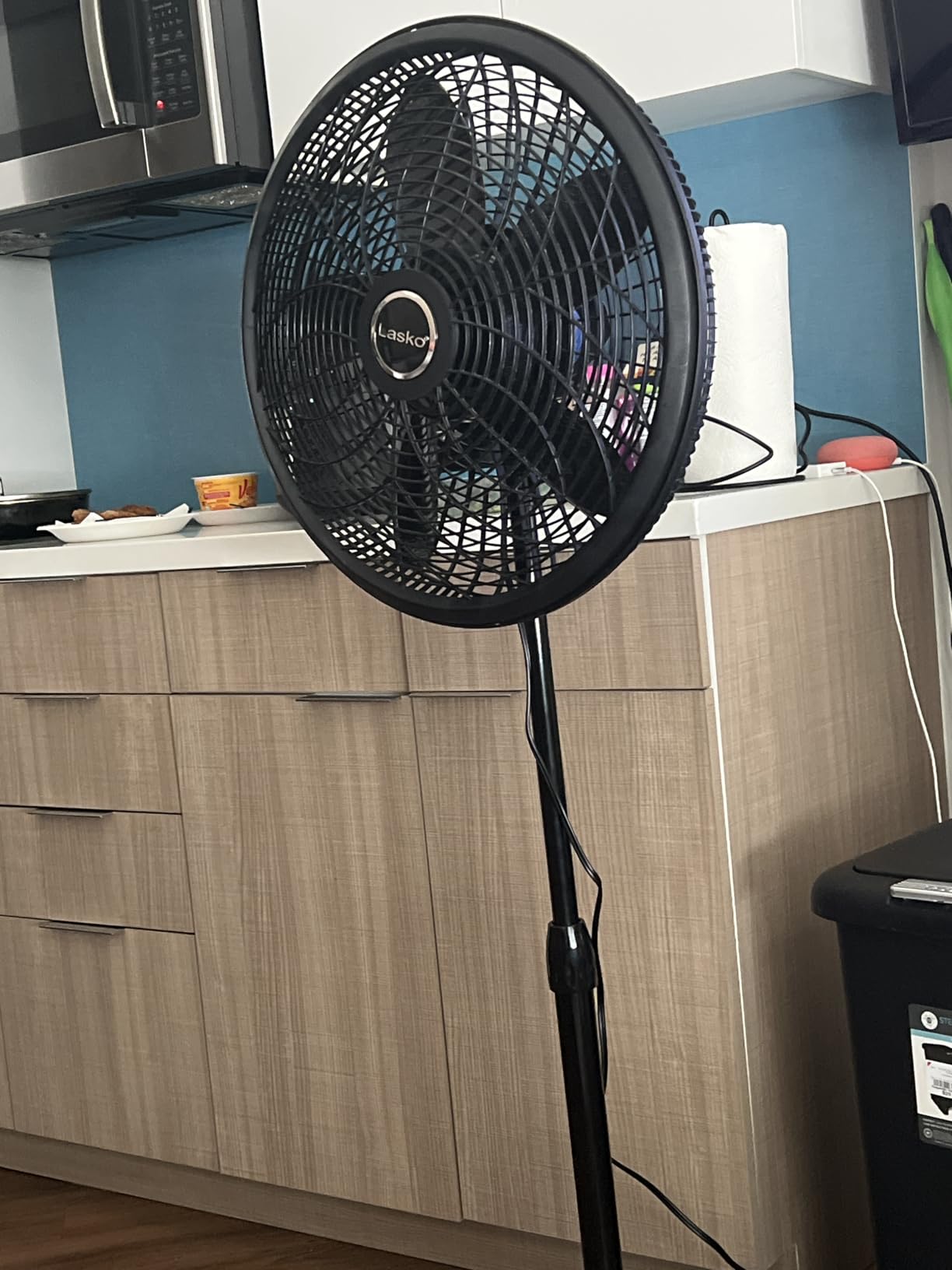 Lasko Adjustable Pedestal Fan - 18” - 1827 - Black customer photo 1