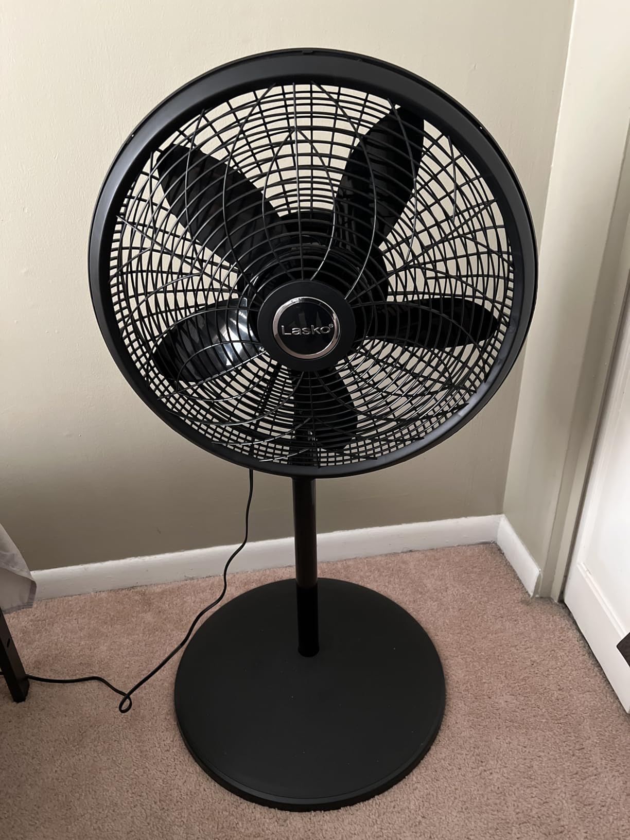 Lasko Adjustable Pedestal Fan - 18” - 1827 - Black customer photo 2