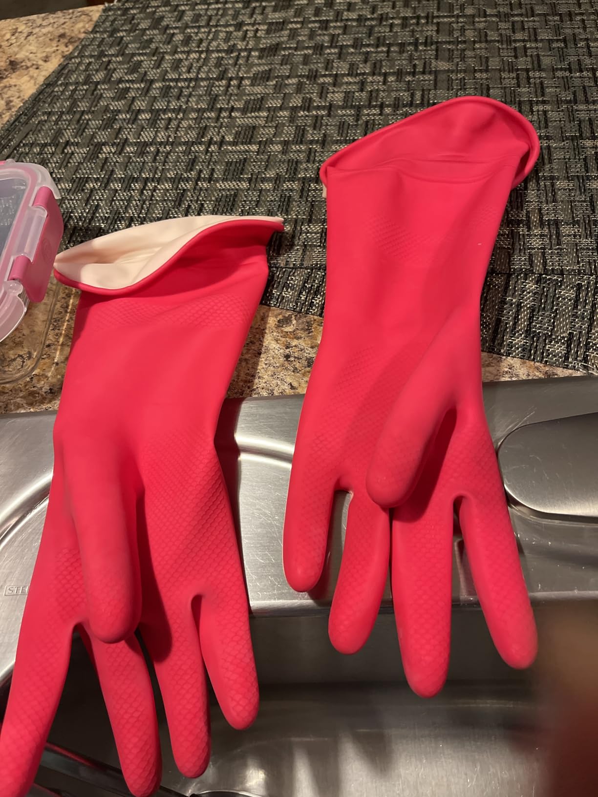 Casabella Premium Waterblock Reusable Household Cleaning Gloves, Medium Customer Review Casabella Premium Waterblock Reusable Household Cleaning Gloves, Medium - Customer Photo 1