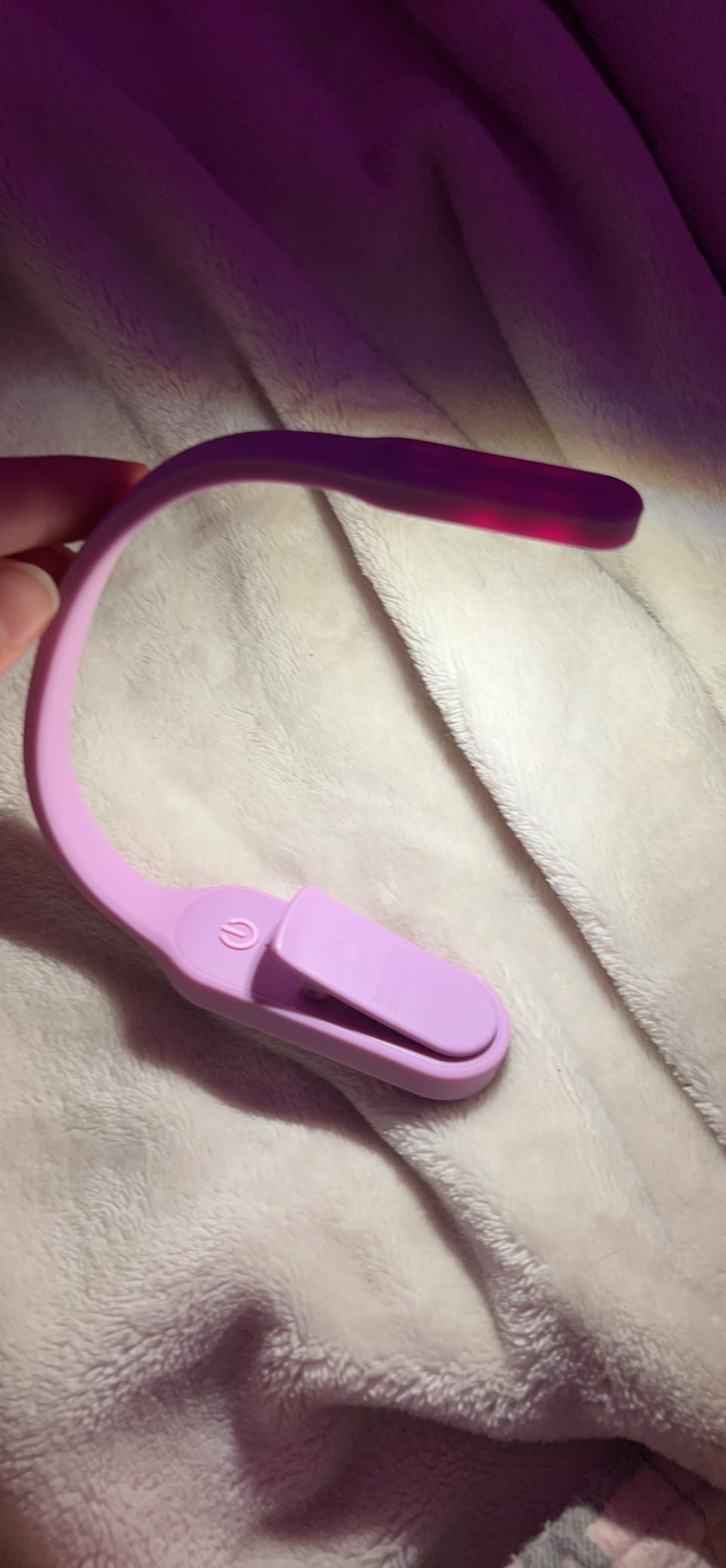 The Original Mighty Bright Recharge Clip On Rechargeable Book Light Reading Light, Warm Eye Care LEDs, Flexible, Durable, Dimmable, Perfect for Kids, Bookworms, Reading in Bed, Lasts 60 Hours (White) Customer Review The Original Mighty Bright Recharge Clip On Rechargeable Book Light Reading Light, Warm Eye Care LEDs, Flexible, Durable, Dimmable, Perfect for Kids, Bookworms, Reading in Bed, Lasts 60 Hours (White) - Customer Photo 1