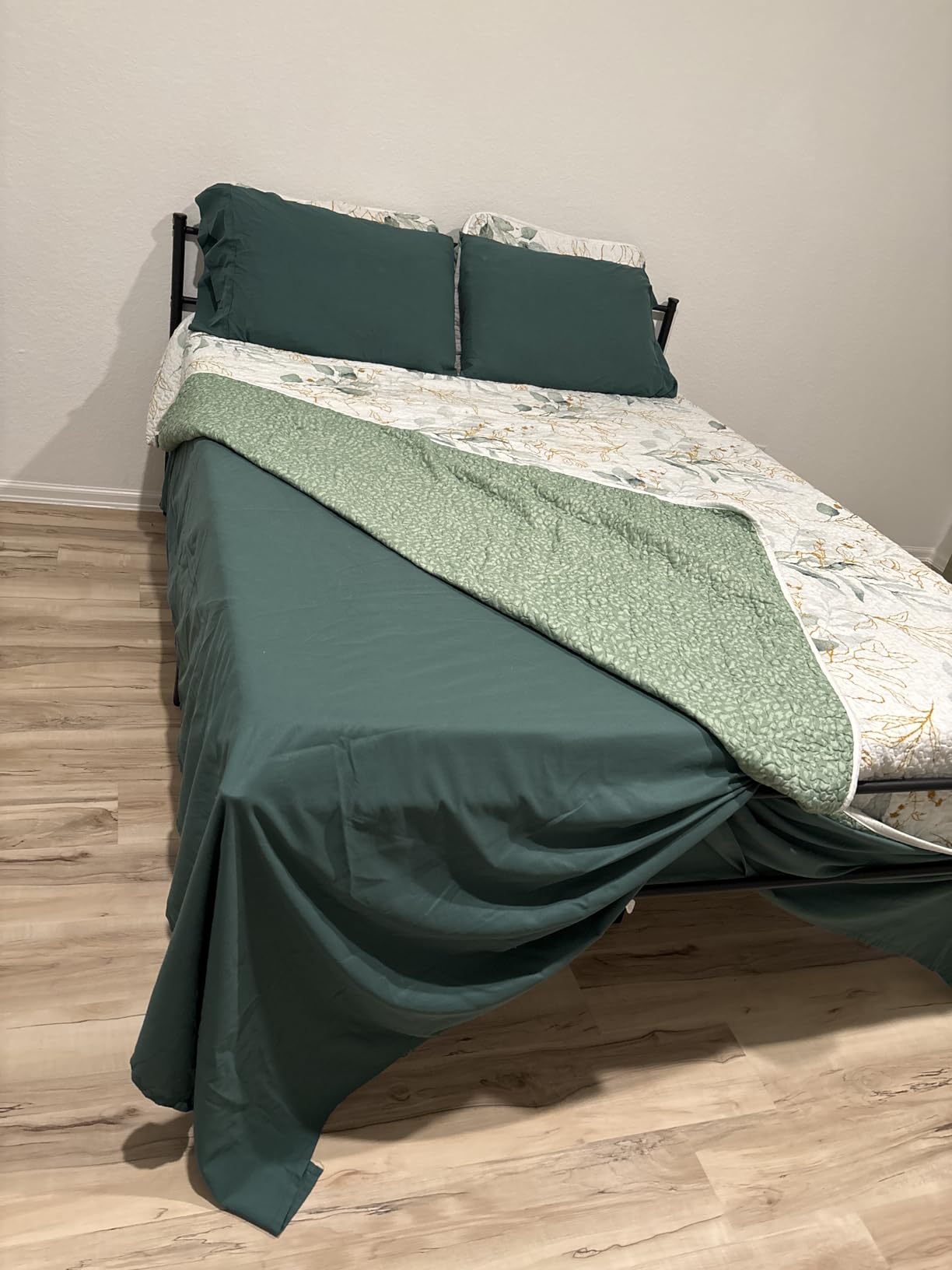 Amazon Basics Lightweight Super Soft Comfortable Breathable Wrinkle Resistant Brushed Microfiber 4-Piece Bed Sheet Set with 14-Inch Deep Pockets, Queen, Dark Gray, Solid - Customer Photo 2