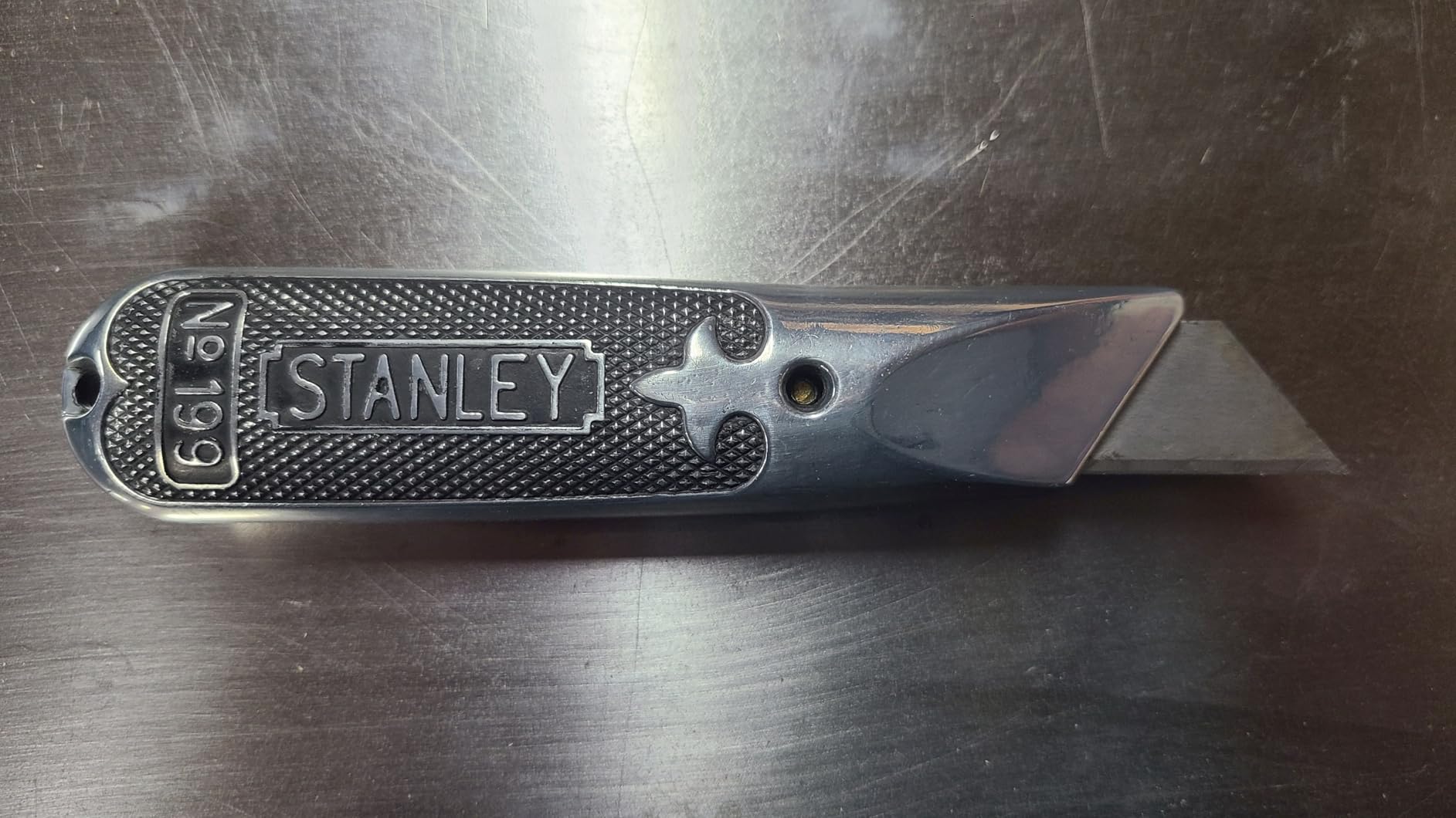 Stanley Hand Tools 10-209 Contractor Grade Utility Knife Fixed Blade Customer Review Stanley Hand Tools 10-209 Contractor Grade Utility Knife Fixed Blade - Customer Photo 4
