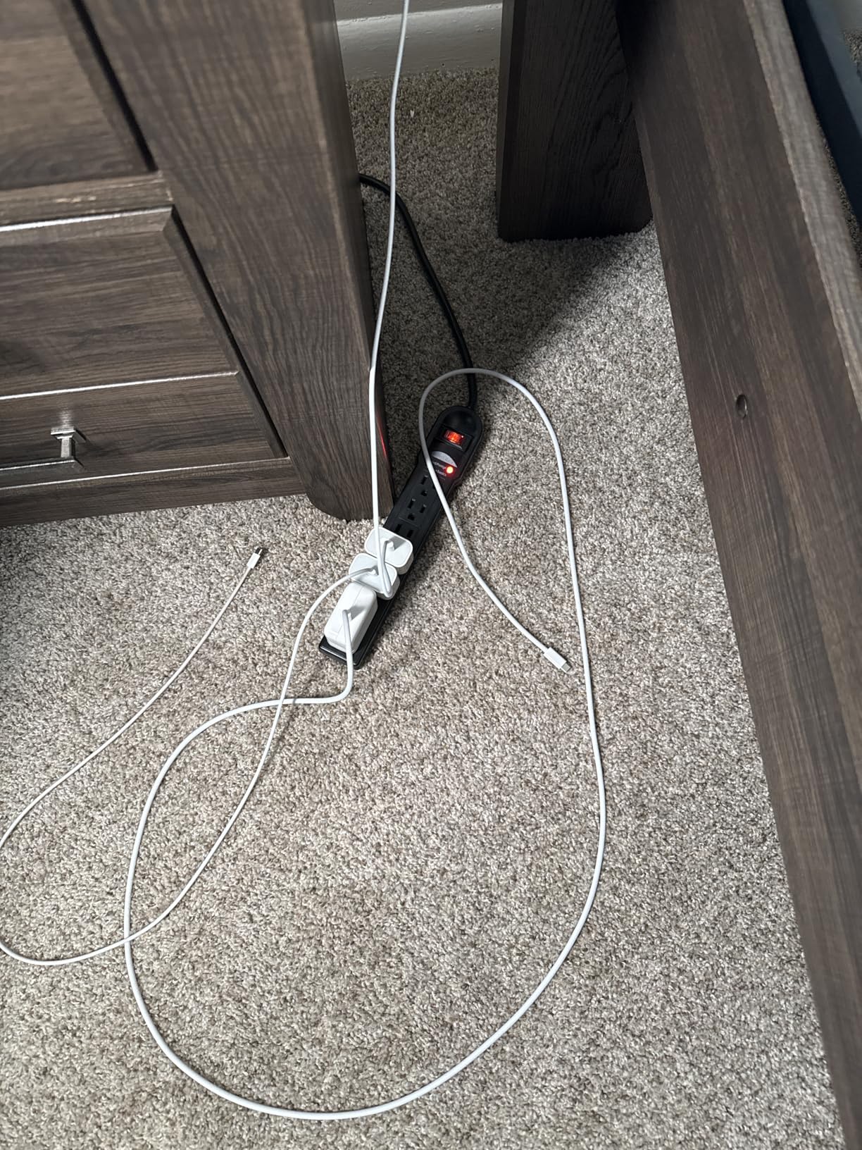 Amazon Basics Surge Protector Power Strip, 6-Outlet, 790 Joules, LED Indicator, 6ft Extension Cord, Black Customer Review Amazon Basics Surge Protector Power Strip, 6-Outlet, 790 Joules, LED Indicator, 6ft Extension Cord, Black - Customer Photo 1