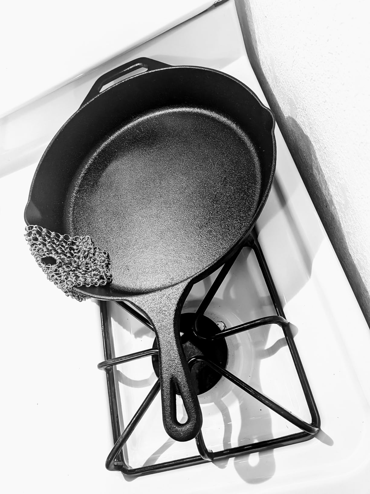 Utopia Kitchen Cast Iron Skillet 12 Inch Pre-Seasoned PFAS-Free Black | Chef Pan, Even Heat Distribution, Stovetop, Oven, Campfire and Grill Safe, Large Skillet, Indoor Outdoor Use customer photo 1