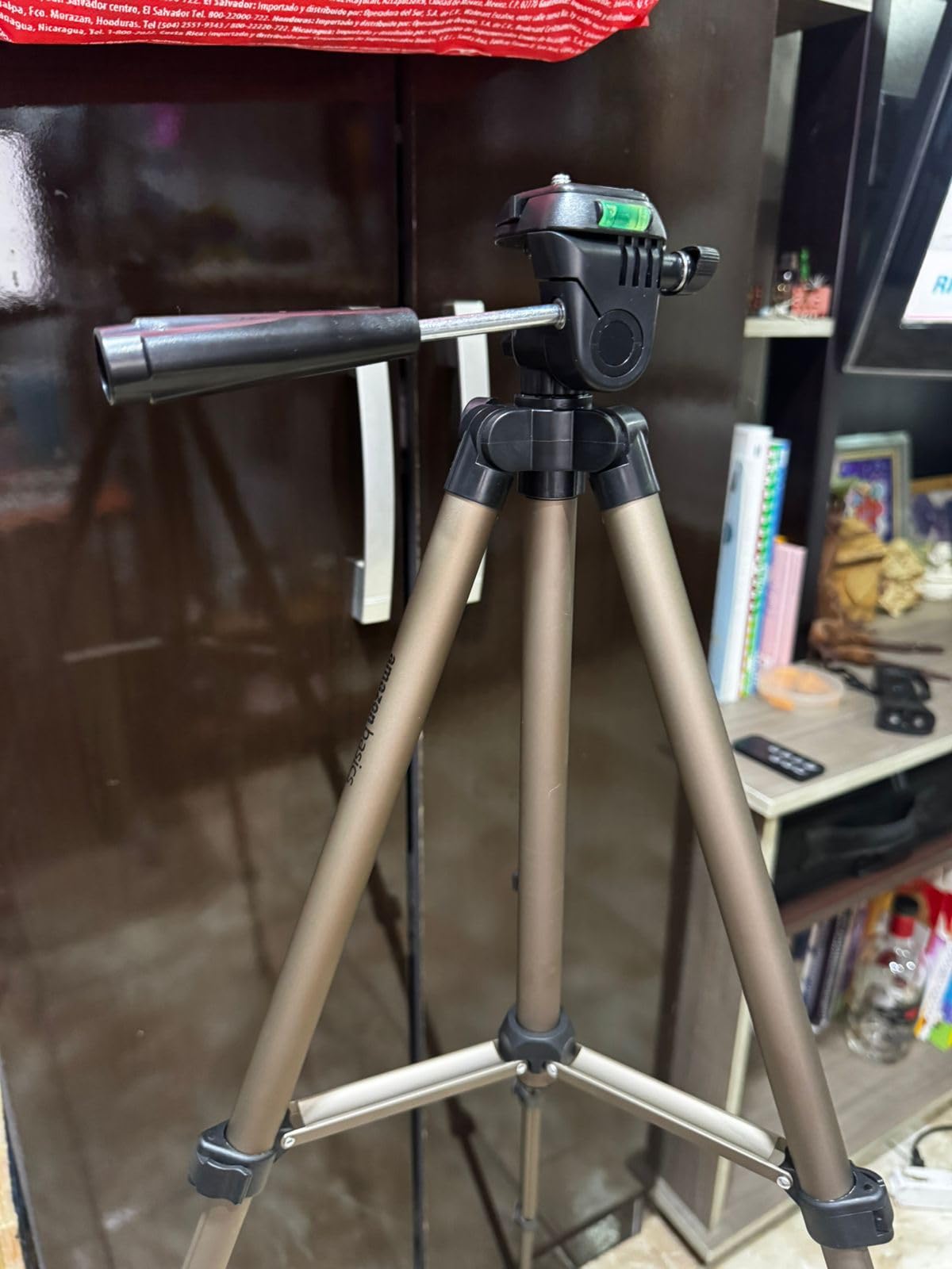 Amazon Basics 50-inch Lightweight Portable Camera Mount Tripod Stand with Bag, for Travel Photography, Champagne Customer Review Amazon Basics 50-inch Lightweight Portable Camera Mount Tripod Stand with Bag, for Travel Photography, Champagne - Customer Photo 2