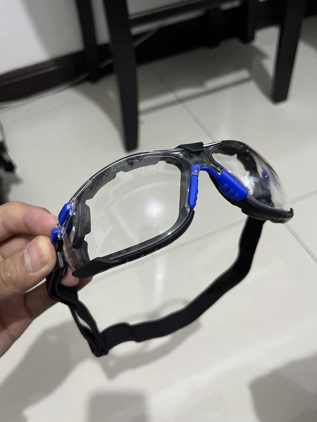 3M Safety Glasses, Solus 1000 Series, ANSI Z87, Scotchgard Anti-Fog, Clear Lens, Low Profile, Blue/Black Frame Customer Review 3M Safety Glasses, Solus 1000 Series, ANSI Z87, Scotchgard Anti-Fog, Clear Lens, Low Profile, Blue/Black Frame - Customer Photo 2