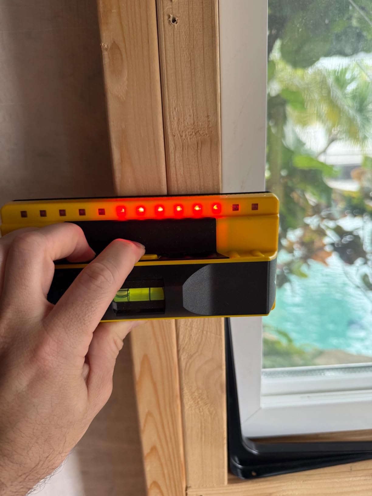Franklin Sensors ProSensor 710+ Stud Finder with 13-Sensors, Wood & Metal Stud Detector/Wall Scanner, Built-in Bubble Level, Made in The USA - Customer Photo 3