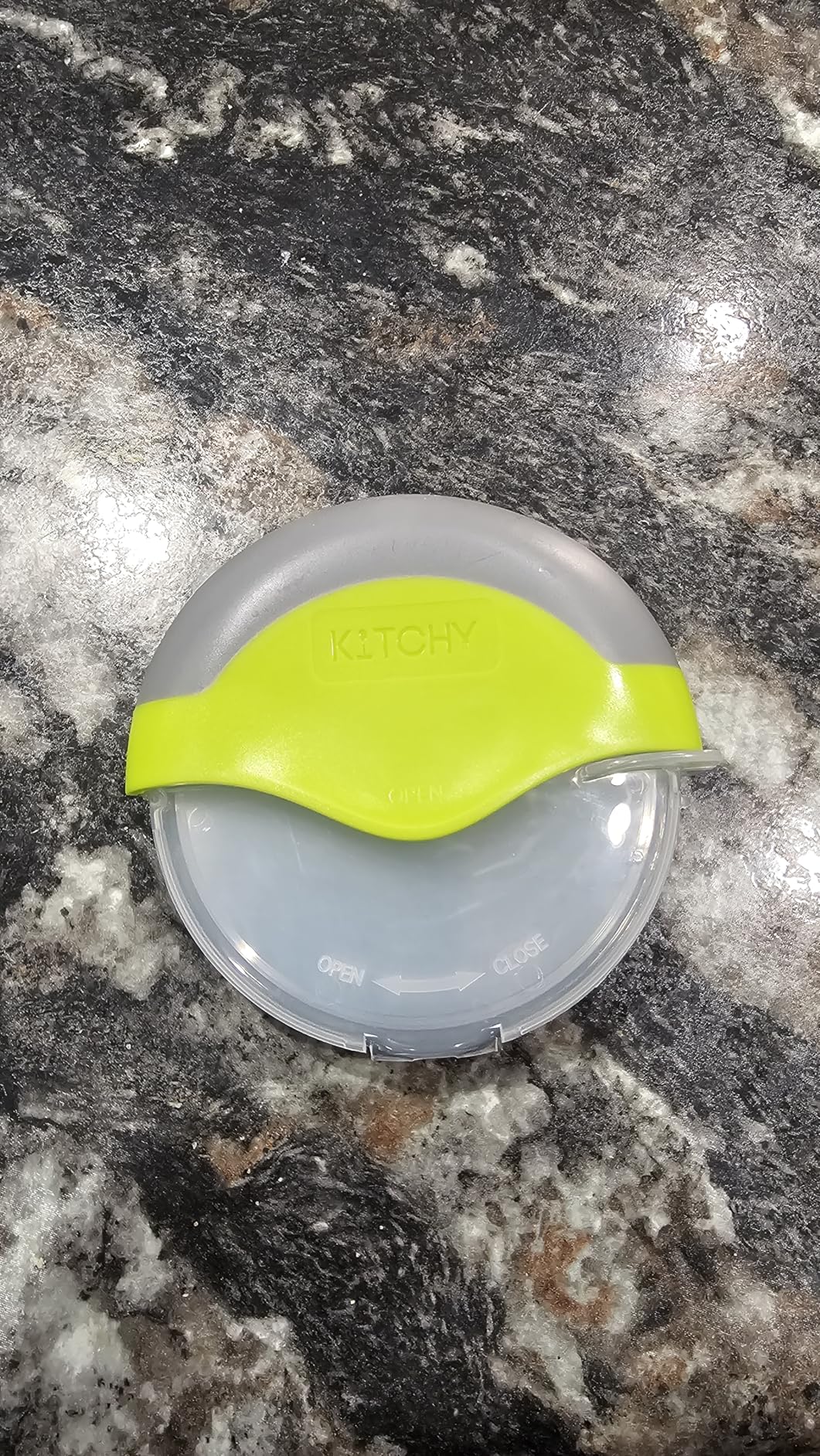 Kitchy Pizza Cutter Wheel with Protective Blade Cover, Ergonomic Pizza Slicer (Green) Customer Review Kitchy Pizza Cutter Wheel with Protective Blade Cover, Ergonomic Pizza Slicer (Green) - Customer Photo 1