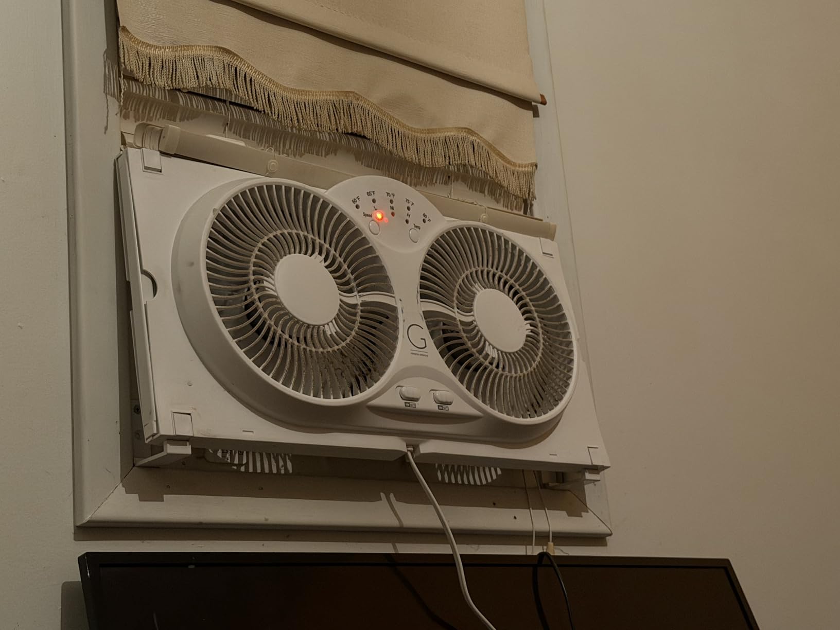 Genesis Twin Fan High Velocity Reversible AirFlow Fan, LED Indicator Lights Adjustable Thermostat & Max Cool Technology, ETL Certified, White customer photo 1