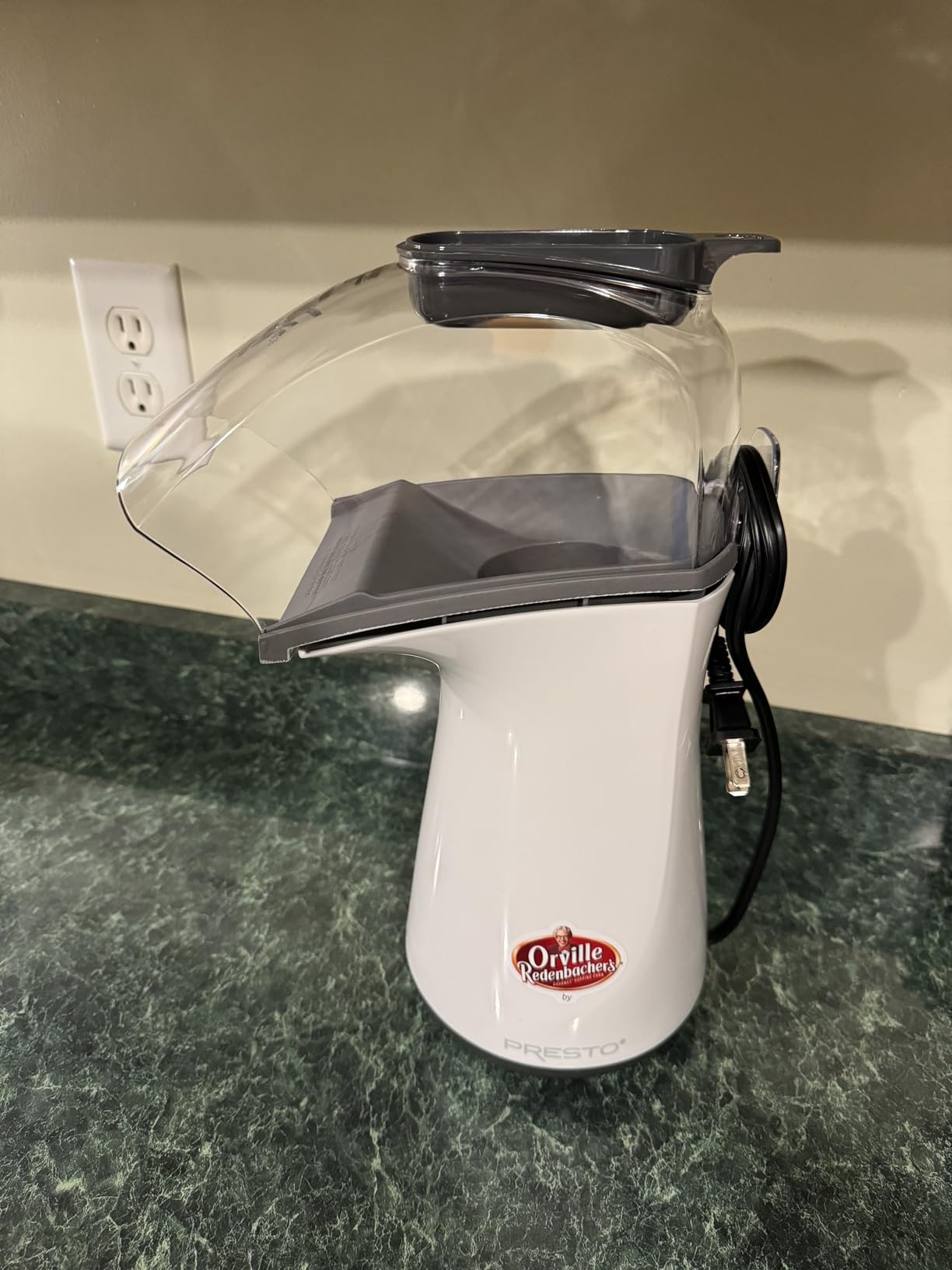Presto 04863 PopLite Hot Air Popcorn Popper customer photo 1