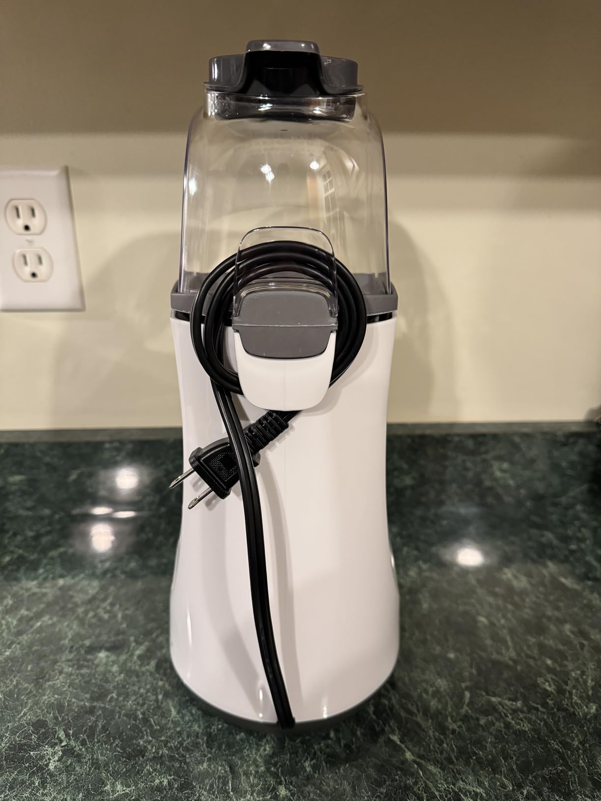 Presto 04863 PopLite Hot Air Popcorn Popper customer photo 2