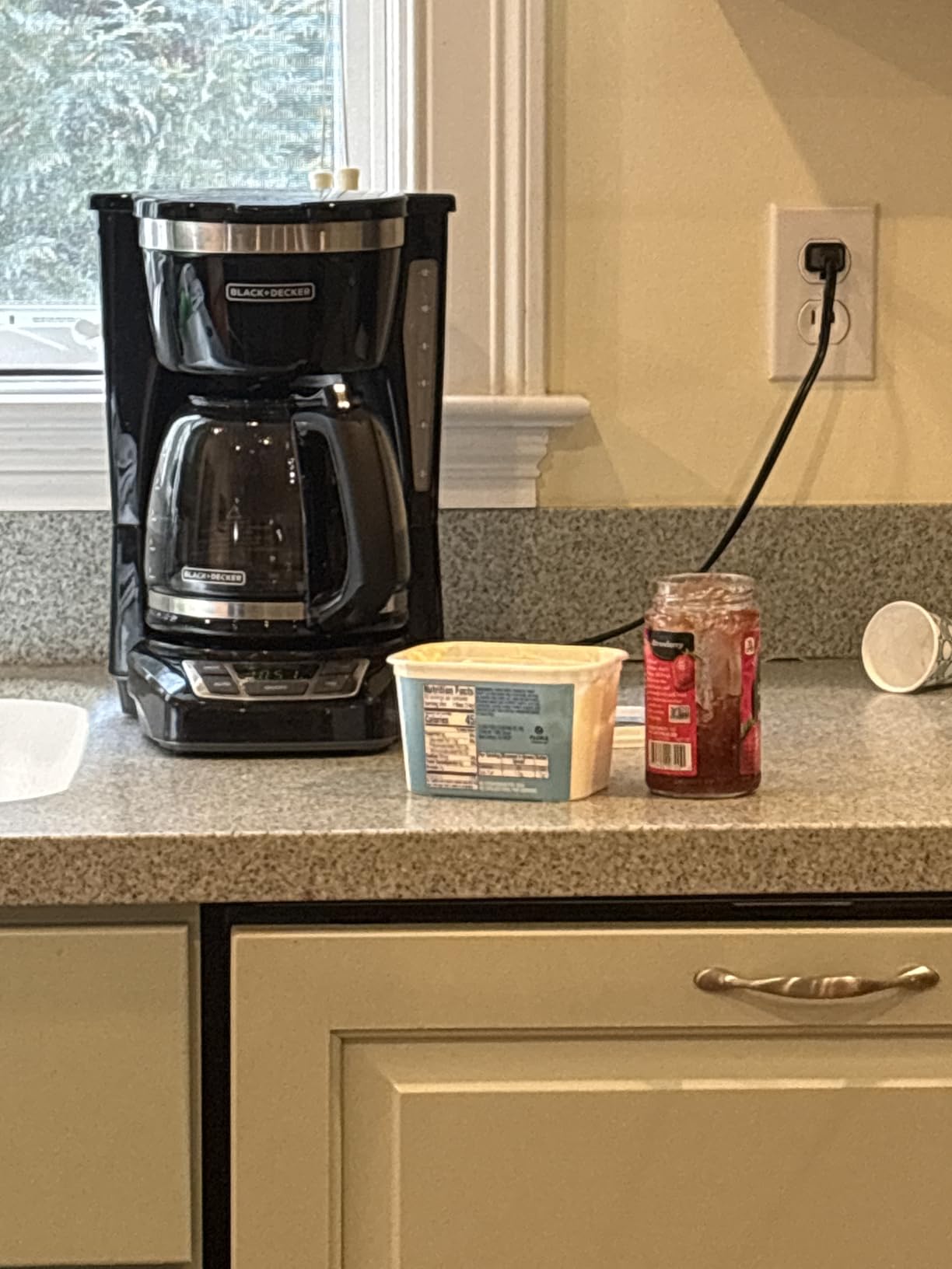BLACK+DECKER 12-Cup Digital Coffee Maker, Programmable, Washable Basket Filter, Sneak-A-Cup, Auto Brew, Water Window, Keep Hot Plate, Black customer photo 2