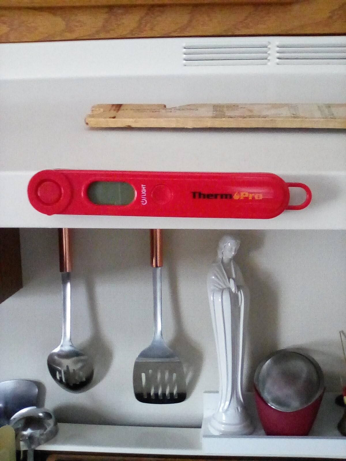 ThermoPro TP03B Digital Meat Thermometer for Cooking, Instant Read Thermometer with Backlight, Kitchen Food Thermometer for Grill Smoker BBQ Oil Deep Fry Candy Bread Coffee with Pop-up Meat Probe Customer Review ThermoPro TP03B Digital Meat Thermometer for Cooking, Instant Read Thermometer with Backlight, Kitchen Food Thermometer for Grill Smoker BBQ Oil Deep Fry Candy Bread Coffee with Pop-up Meat Probe - Customer Photo 2