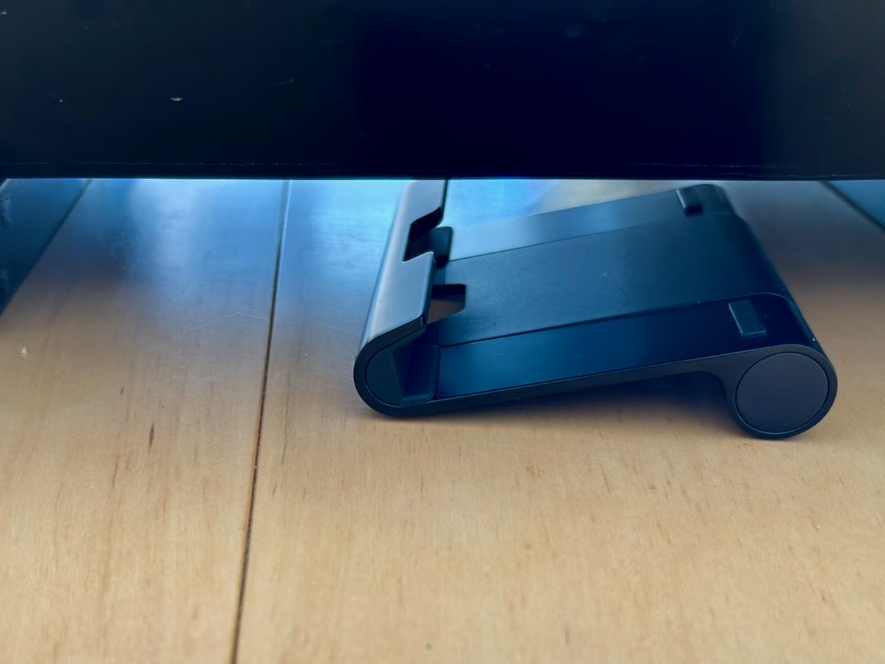 AmazonBasics L6LSH001-CS-R Multi-Angle Portable Stand for Tablets, E-readers and Phones - Silver - Customer Photo 2