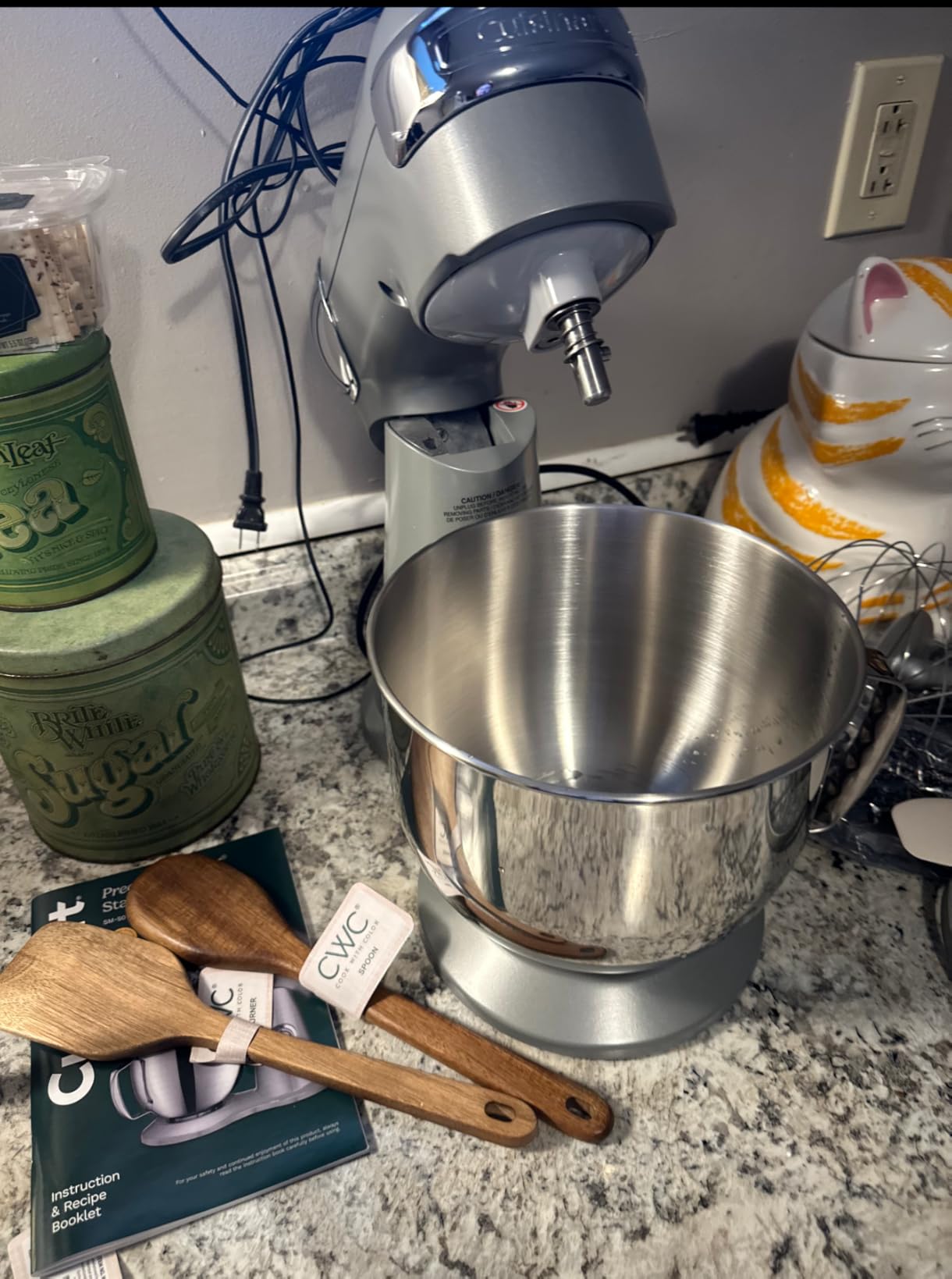Cuisinart Stand Mixer, 12 Speeds, 5.5-Quart Mixing Bowl, Chef's Whisk, Flat Mixing Paddle, Dough Hook, and Splash Guard with Pour Spout, Silver Lining, SM-50BC, Silver Lining customer photo 2