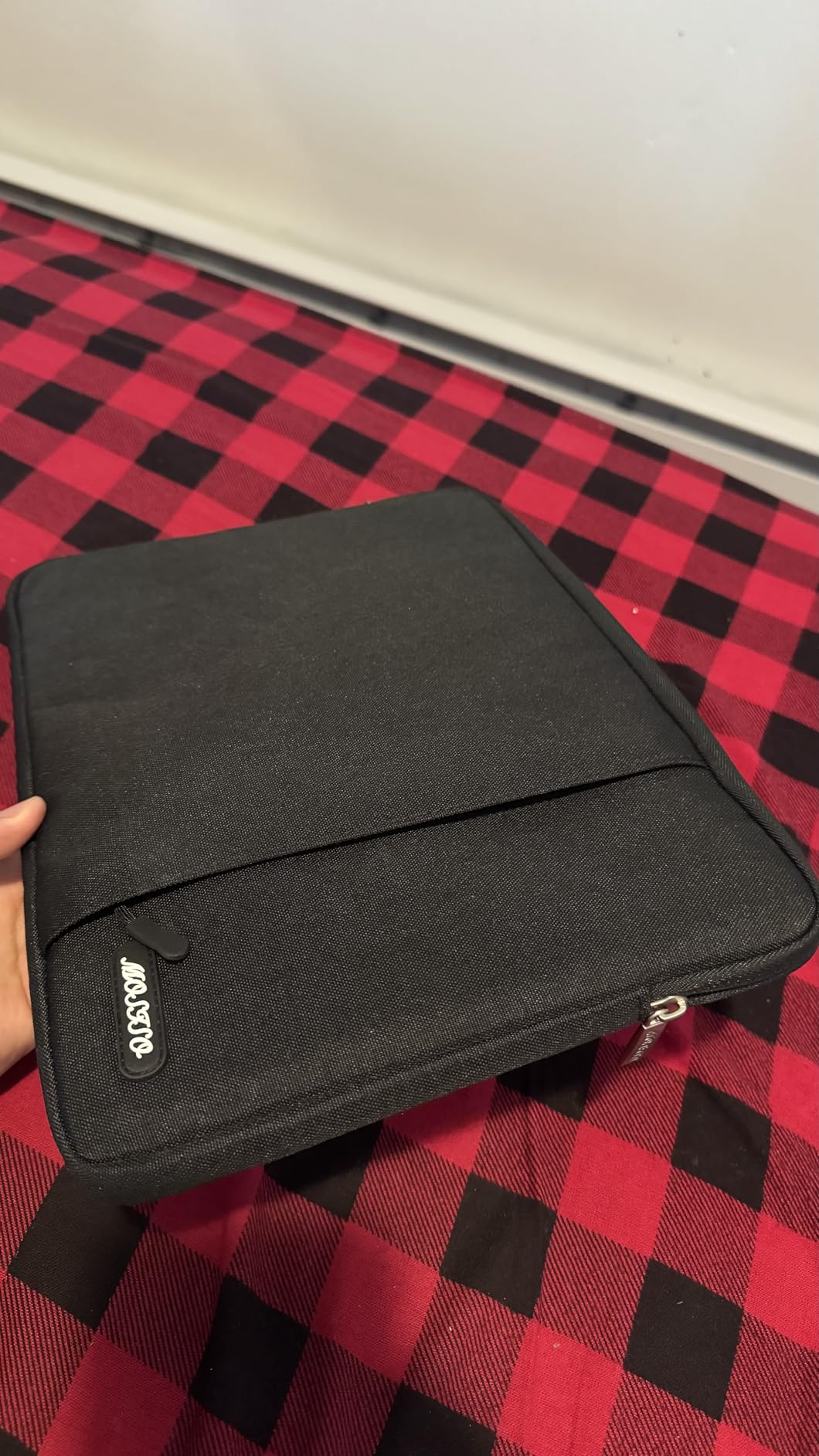 MOSISO Laptop Case 13.3 inch, 13-13.3 inch Laptop Sleeve Compatible with MacBook Air/Pro 13/Pro 14 M5 M4 M3 M2 M1, HP Dell ASUS Lenovo,Polyester Vertical Computer Sleeve Bag with Pocket, Black Customer Review MOSISO Laptop Case 13.3 inch, 13-13.3 inch Laptop Sleeve Compatible with MacBook Air/Pro 13/Pro 14 M5 M4 M3 M2 M1, HP Dell ASUS Lenovo,Polyester Vertical Computer Sleeve Bag with Pocket, Black - Customer Photo 1