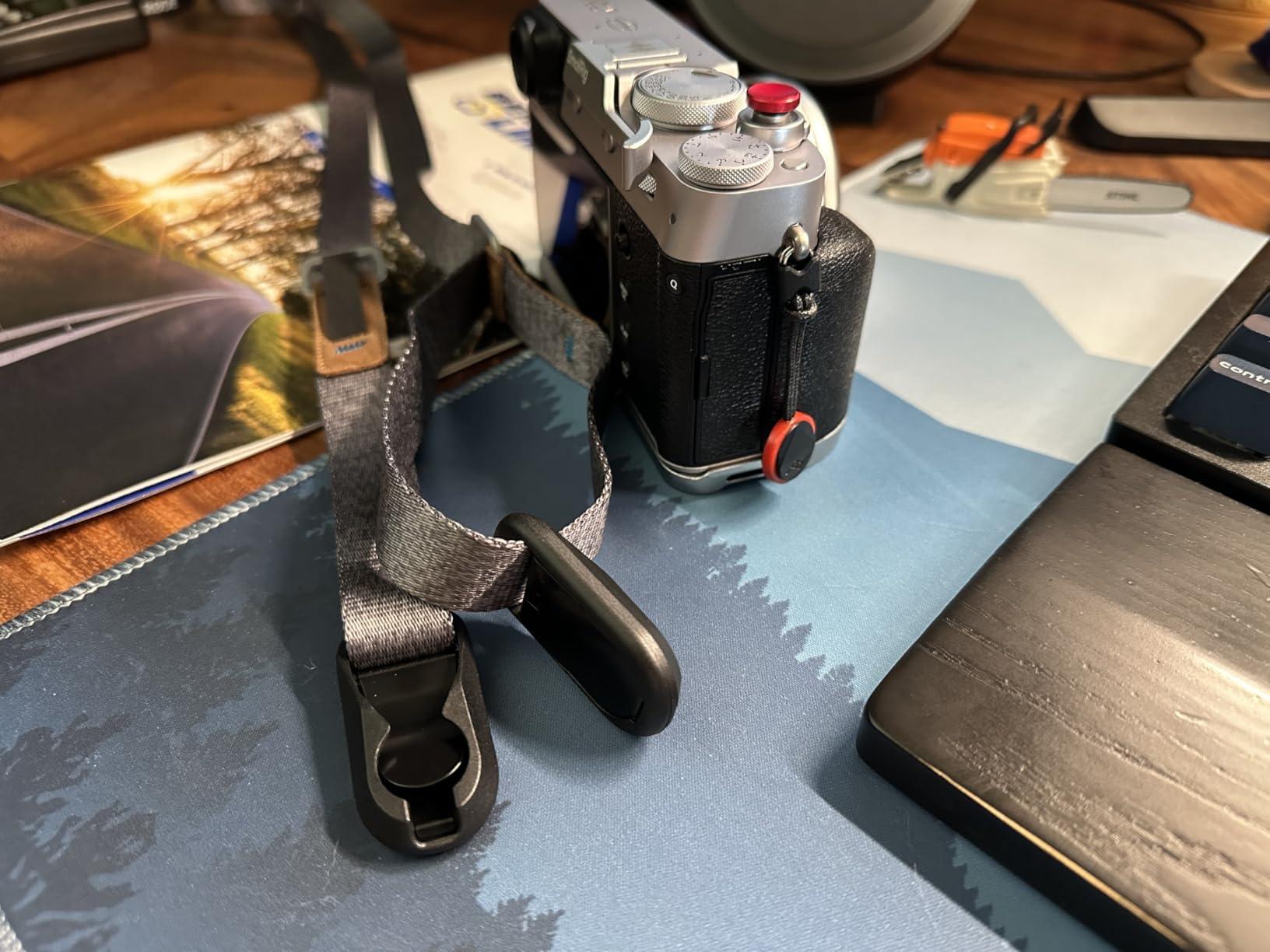Peak Design Leash Camera Strap - Configurable as a Sling, Neck, Shoulder Strap or Safety Tether, Adjustable, Compact Customer Review Peak Design Leash Camera Strap - Configurable as a Sling, Neck, Shoulder Strap or Safety Tether, Adjustable, Compact - Customer Photo 2