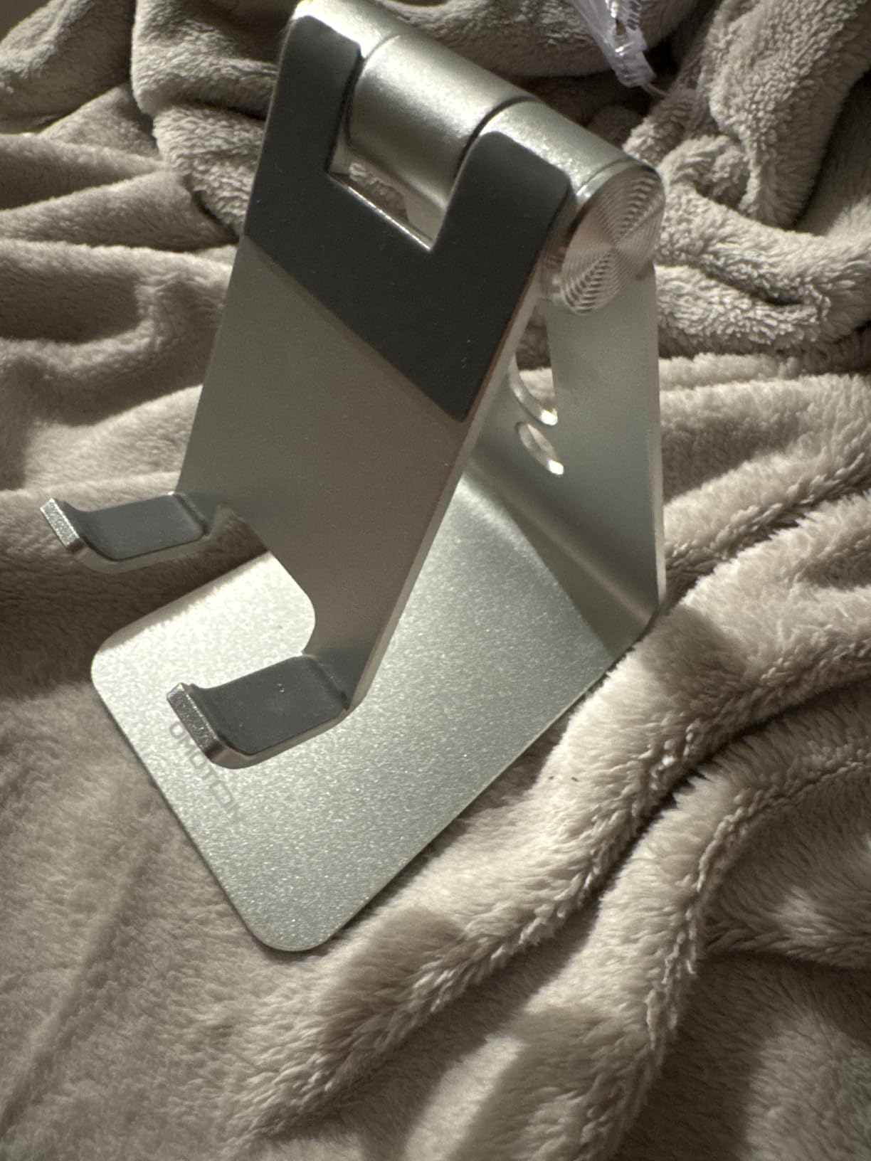 Adjustable Cell Phone Stand, OMOTON Aluminum Desktop Cellphone Stand with Anti-Slip Base and Convenient Charging Port, Fits All Smart Phones, Silver Customer Review Adjustable Cell Phone Stand, OMOTON Aluminum Desktop Cellphone Stand with Anti-Slip Base and Convenient Charging Port, Fits All Smart Phones, Silver - Customer Photo 2