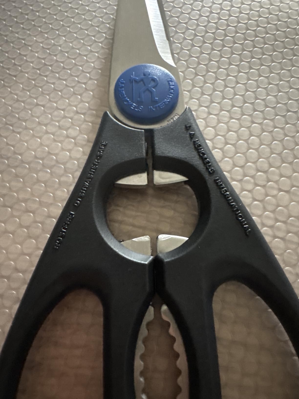 HENCKELS Kitchen Shears, Made in Japan, Kitchen Scissors Customer Review HENCKELS Kitchen Shears, Made in Japan, Kitchen Scissors - Customer Photo 2
