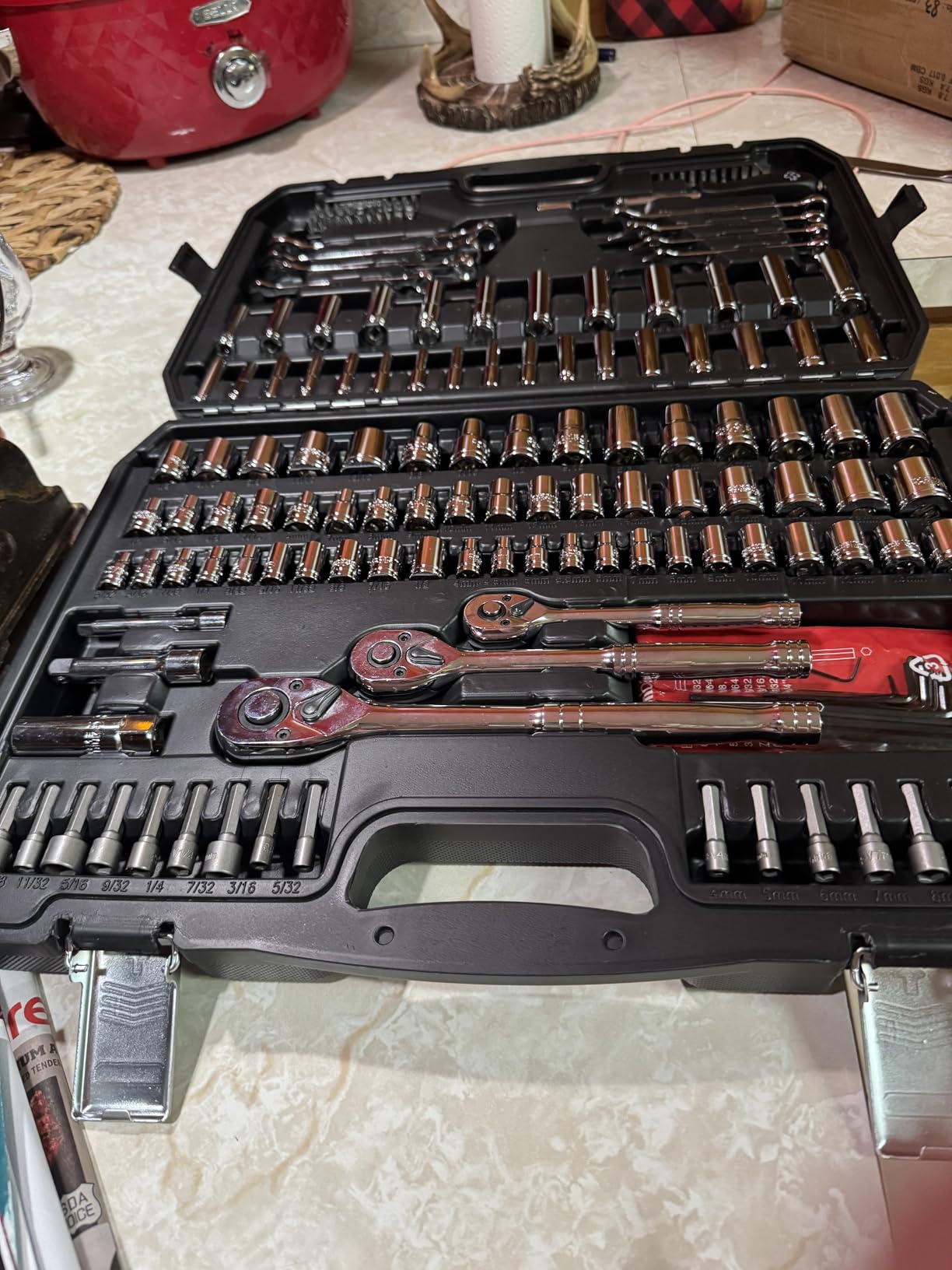 Amazon Basics Mechanic's Socket Tool Set With Case, SAE and Metric Sizes, 201-Piece - Customer Photo 2