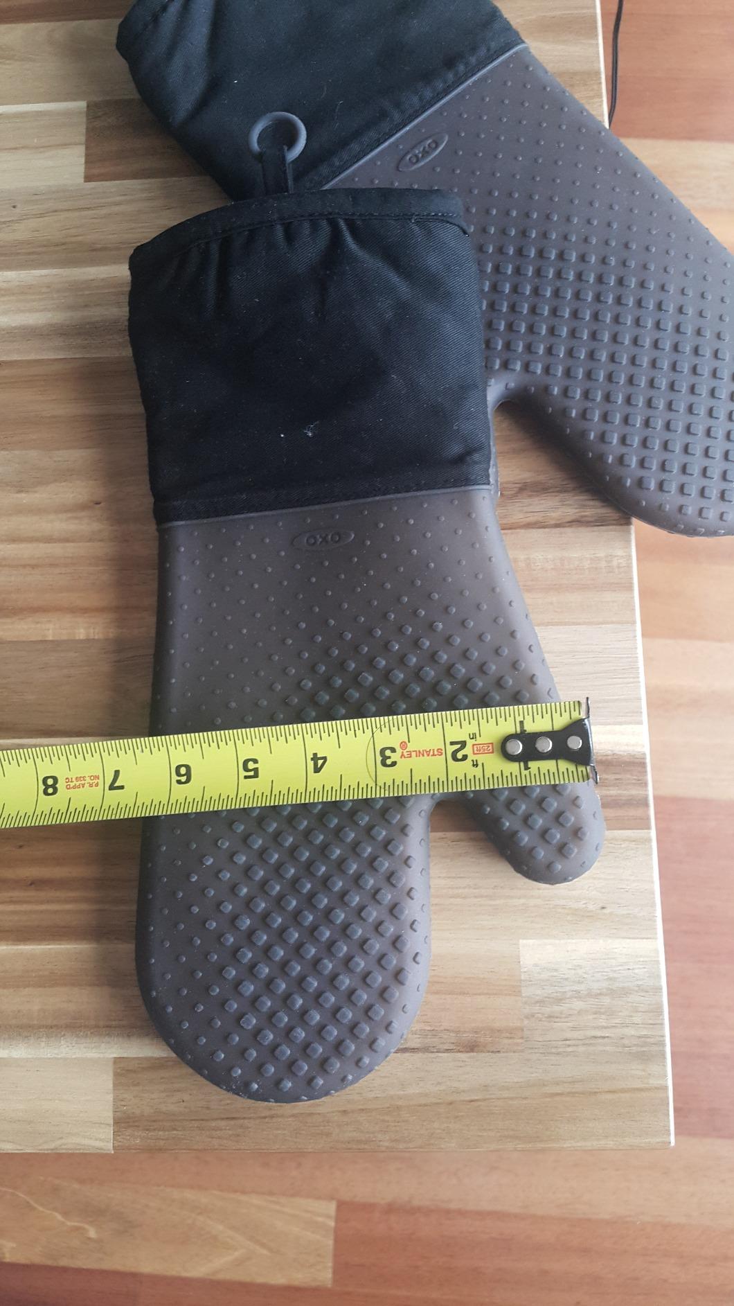 OXO Good Grips Silicone Oven Mitt - Black Customer Review OXO Good Grips Silicone Oven Mitt - Black - Customer Photo 2