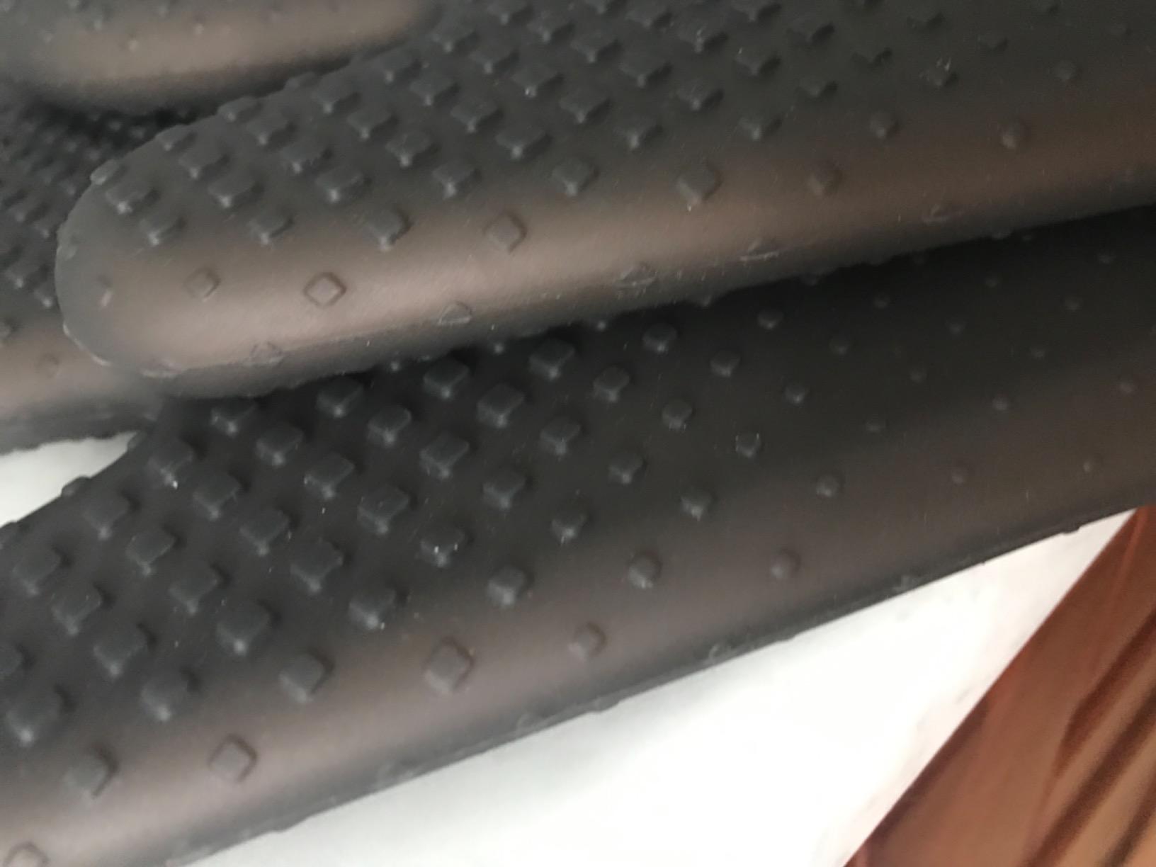 OXO Good Grips Silicone Oven Mitt - Black Customer Review OXO Good Grips Silicone Oven Mitt - Black - Customer Photo 4