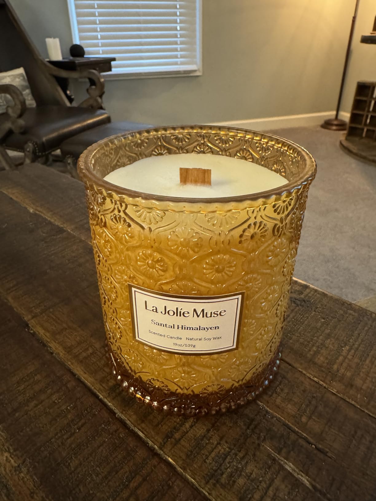 LA JOLIE MUSE Santal Himalayen Candle - Sandalwood, Fig & Amber |19 oz Large Wooden Wick Candle | Natural Soy Wax | 90 Hours Clean Burn | Gift-Ready for Hosts & Gatherings | Elegant Home Décor - Customer Photo 1