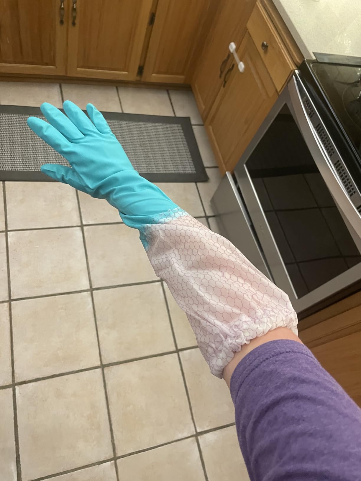 Elgood Reusable Dishwashing Cleaning Gloves with Latex free, Cotton lining,Kitchen Gloves 2 Pairs,Purple+blue Medium Customer Review Elgood Reusable Dishwashing Cleaning Gloves with Latex free, Cotton lining,Kitchen Gloves 2 Pairs,Purple+blue Medium - Customer Photo 2