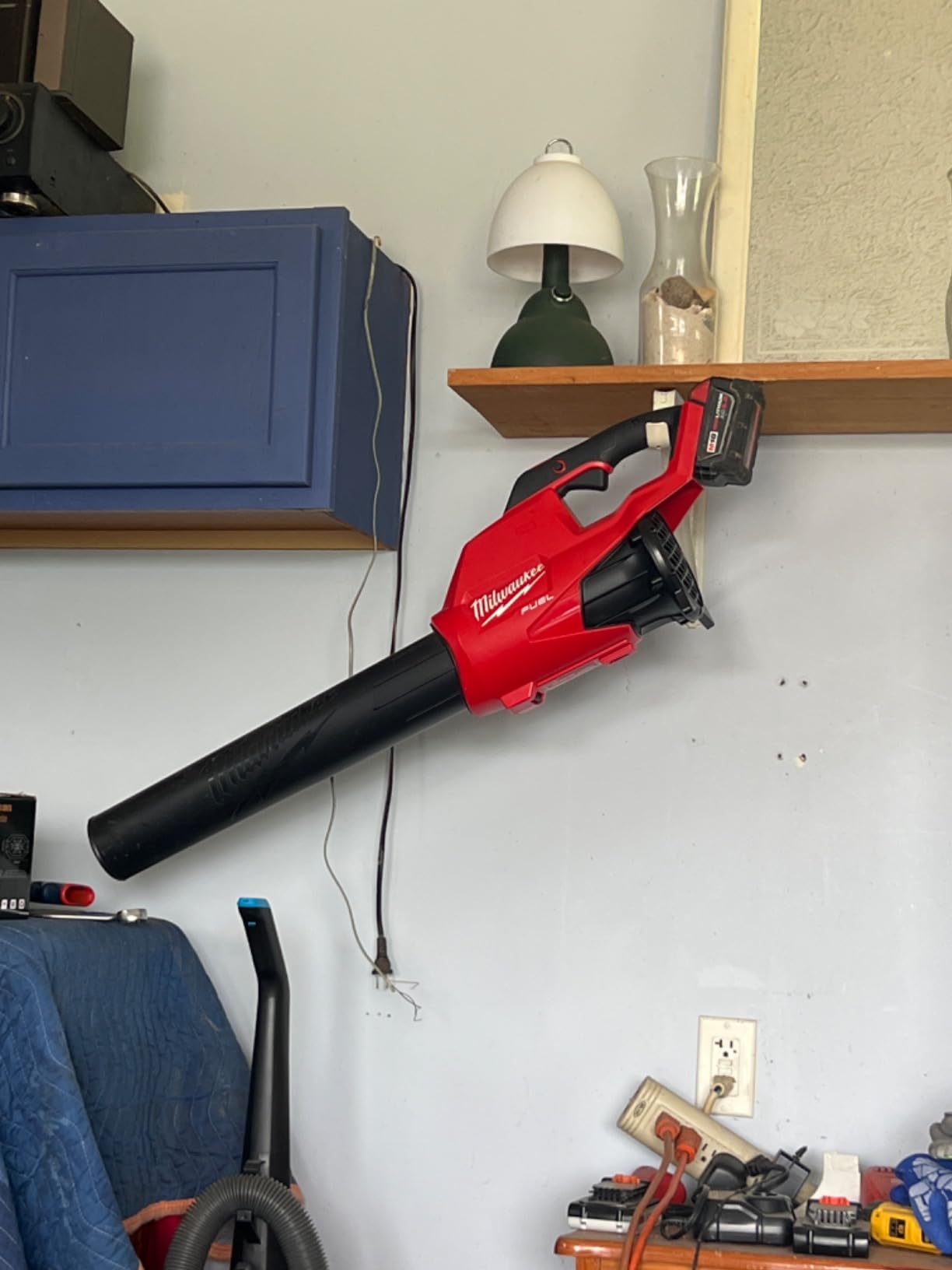 Milwaukee M18 FUEL 120 MPH 450 CFM 18-Volt Lithium Ion Brushless Cordless Handheld Blower (Battery Sold Separately) Customer Review Milwaukee M18 FUEL 120 MPH 450 CFM 18-Volt Lithium Ion Brushless Cordless Handheld Blower (Battery Sold Separately) - Customer Photo 1