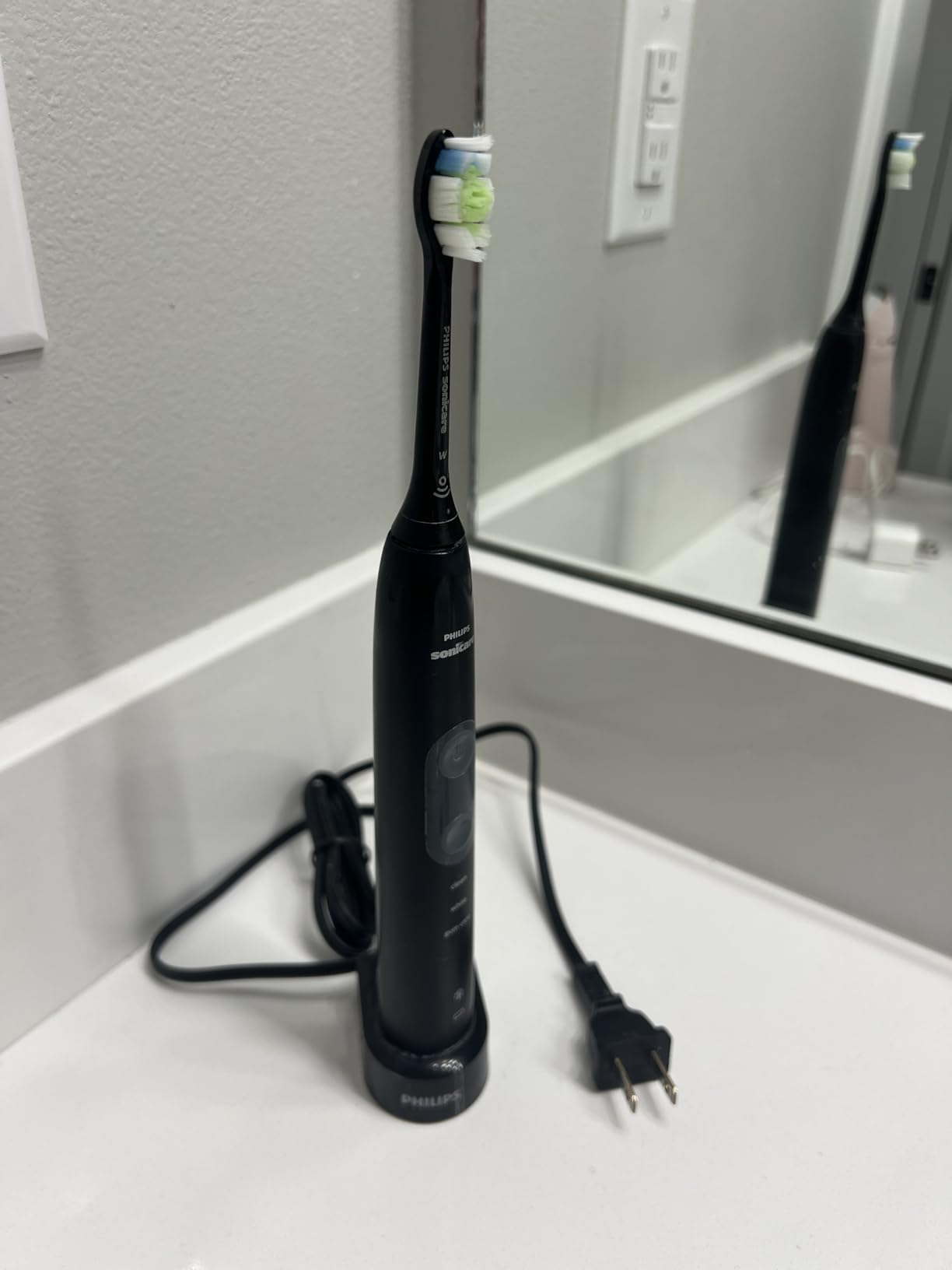 Philips Sonicare W DiamondClean - Genuine Premium Replacement Electric Toothbrush Heads for Whitening, Black, 2 Pack, HX6062/95 Customer Review Philips Sonicare W DiamondClean - Genuine Premium Replacement Electric Toothbrush Heads for Whitening, Black, 2 Pack, HX6062/95 - Customer Photo 2