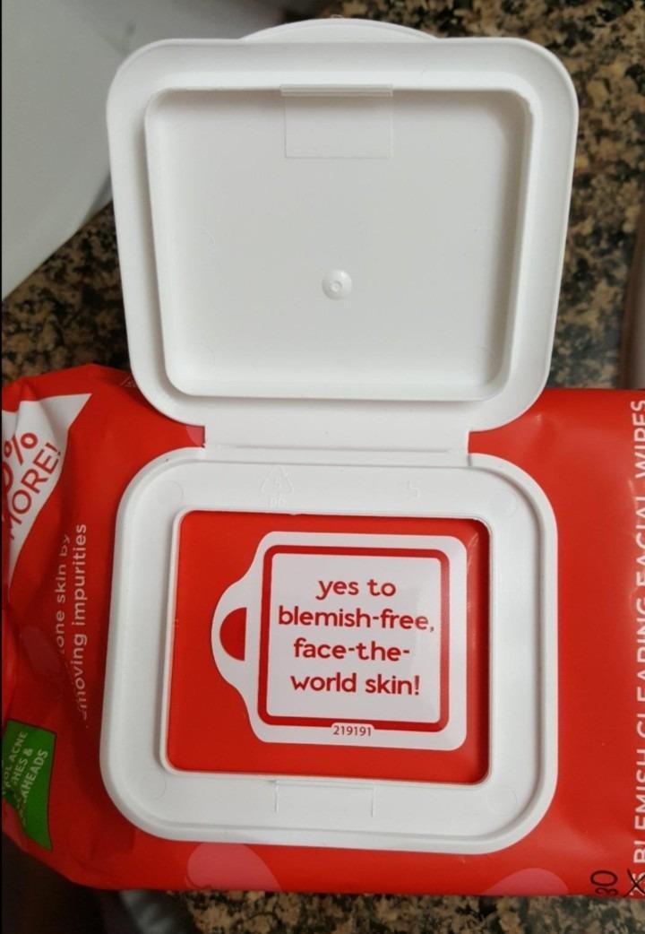 Yes To Tomatoes Clear Skin Acne Fighting Facial Wipes, Acne Prone Skin + Helps Control Oil + Salicylic Acid + 95% Natural Ingredients, 30 Count (Pack of 2) Customer Review Yes To Tomatoes Clear Skin Acne Fighting Facial Wipes, Acne Prone Skin + Helps Control Oil + Salicylic Acid + 95% Natural Ingredients, 30 Count (Pack of 2) - Customer Photo 1