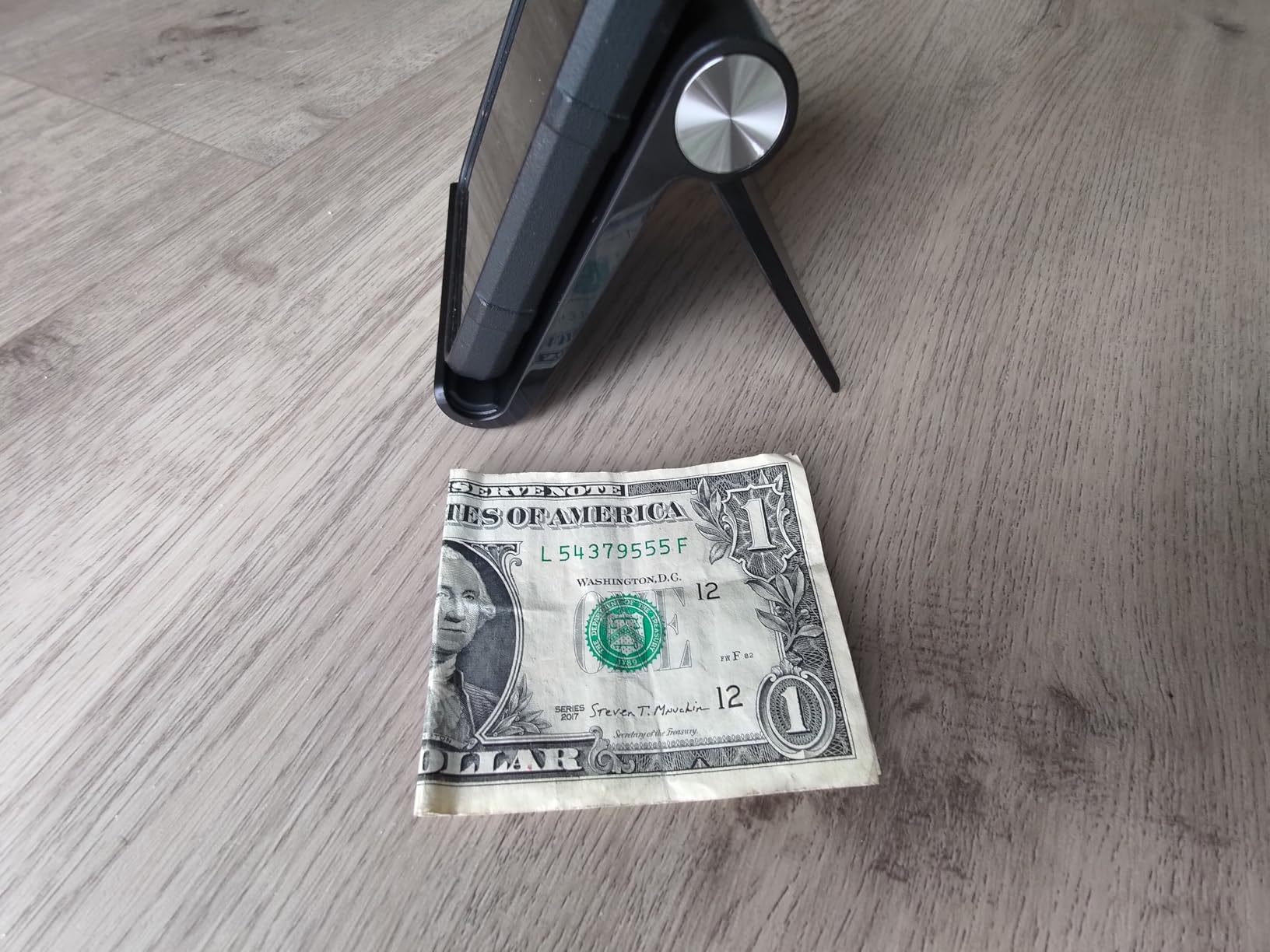 UGREEN Cell Phone Stand Holder for Desk Adjustable Compatible with iPhone 13 12 Pro Max 11 SE XS XR 8 Plus 6 7 Galaxy Note20 S20 S10 S9 S8 Foldable Black Customer Review UGREEN Cell Phone Stand Holder for Desk Adjustable Compatible with iPhone 13 12 Pro Max 11 SE XS XR 8 Plus 6 7 Galaxy Note20 S20 S10 S9 S8 Foldable Black - Customer Photo 1