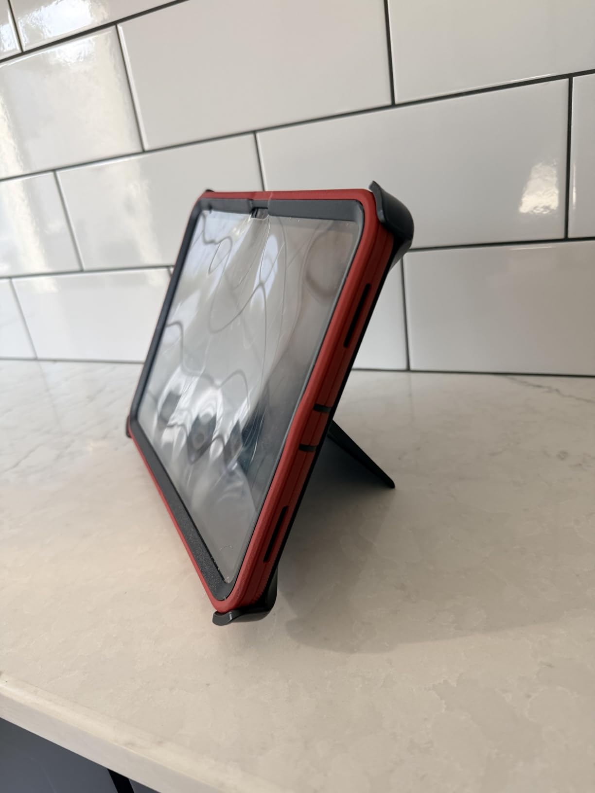 UGREEN Tablet Stand Holder Adjustable Portable Desktop Dock Office Compatible with iPad Pro 11 9.7 10.5 Air Mini 5 4 3 2 iPhone 17 16 15 14 13 12 Black - Customer Photo 1