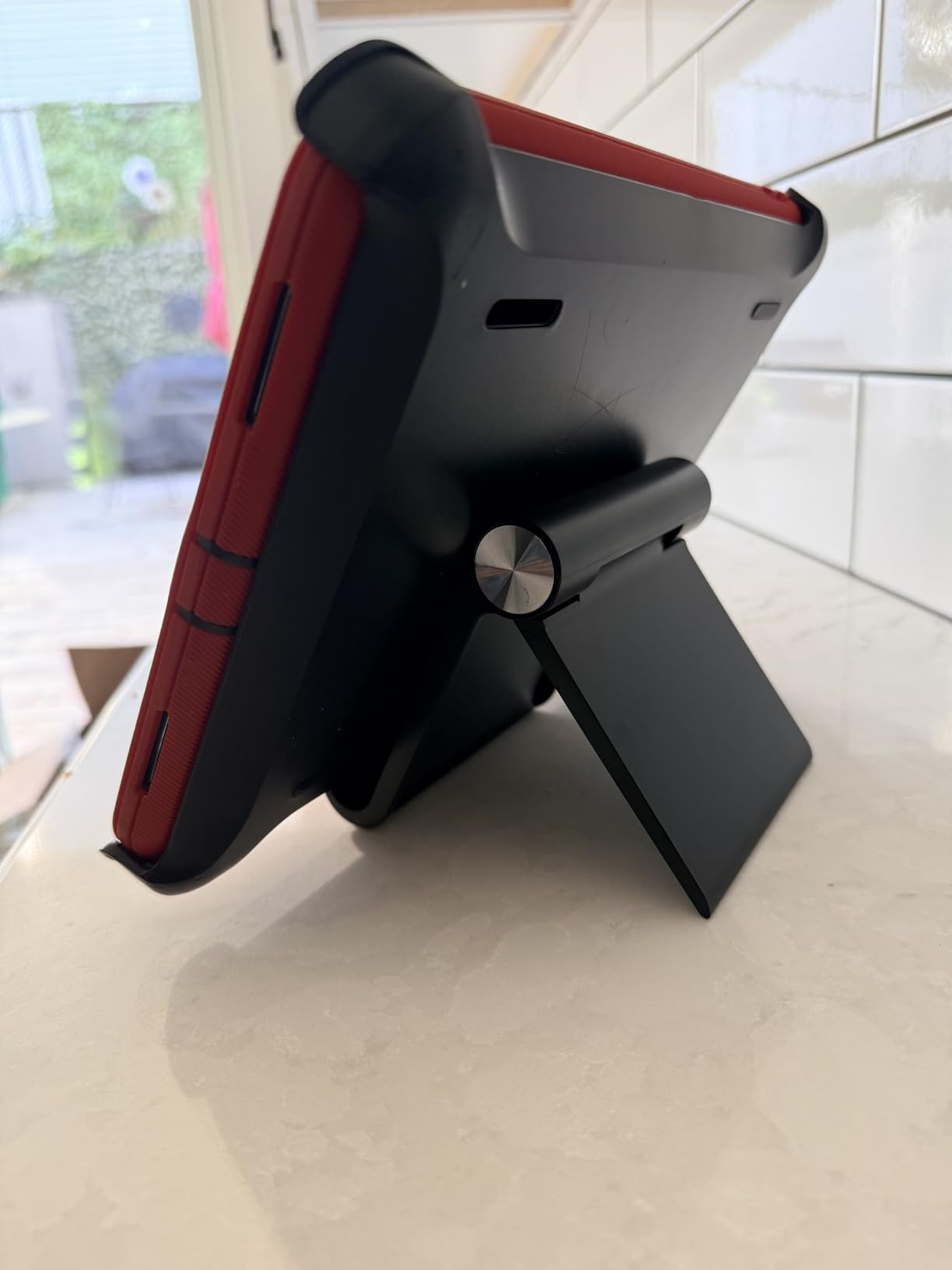 UGREEN Tablet Stand Holder Adjustable Portable Desktop Dock Office Compatible with iPad Pro 11 9.7 10.5 Air Mini 5 4 3 2 iPhone 17 16 15 14 13 12 Black - Customer Photo 2
