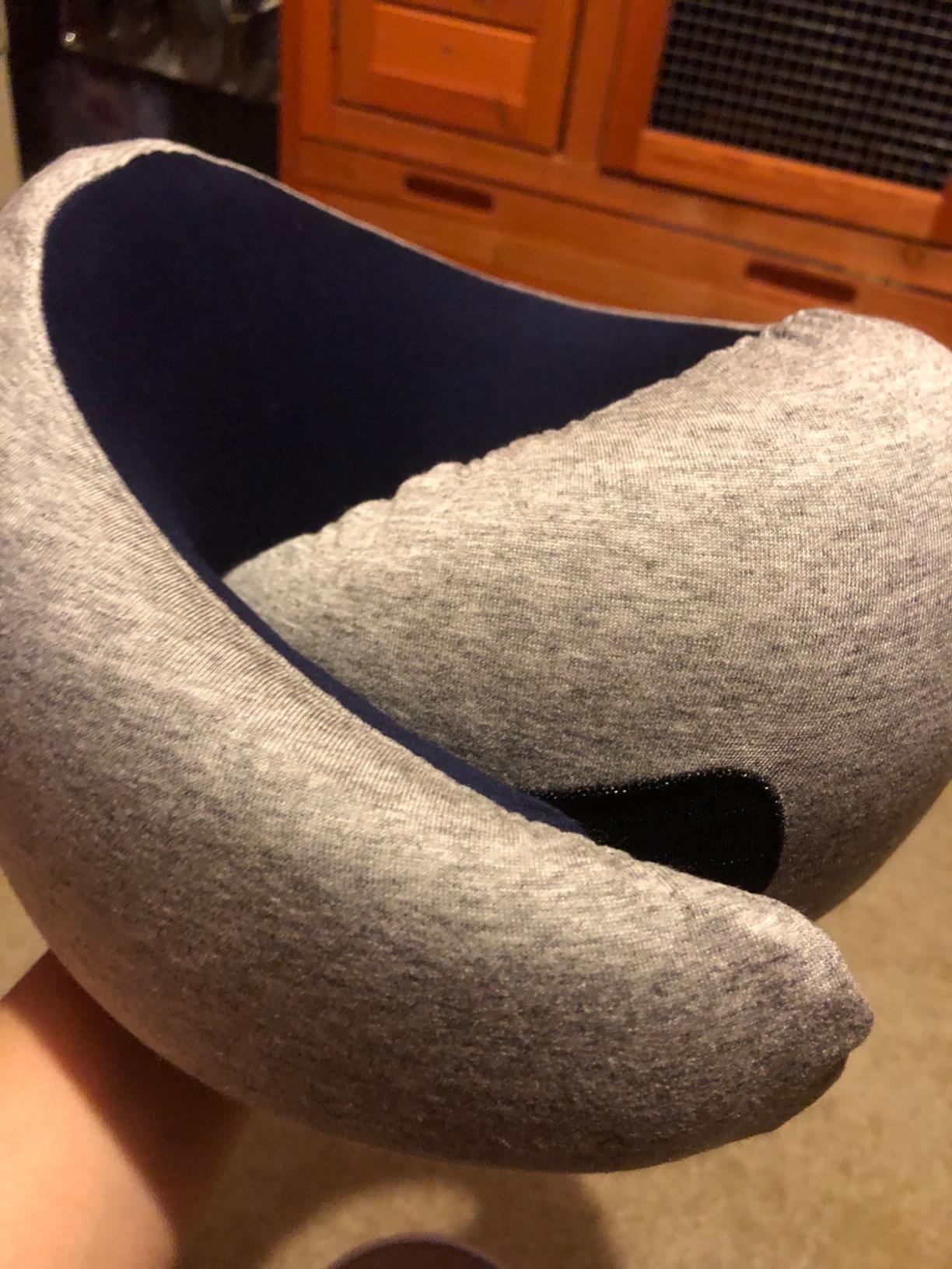 Ostrichpillow Go Neck Pillow, Travel Pillows for Airplanes, Premium Memory Foam Travel Pillow, 360º Ergonomic Design, Asymmetrical Sides, Travel Bag Included, Washable Modal Cover Customer Review Ostrichpillow Go Neck Pillow, Travel Pillows for Airplanes, Premium Memory Foam Travel Pillow, 360º Ergonomic Design, Asymmetrical Sides, Travel Bag Included, Washable Modal Cover - Customer Photo 1