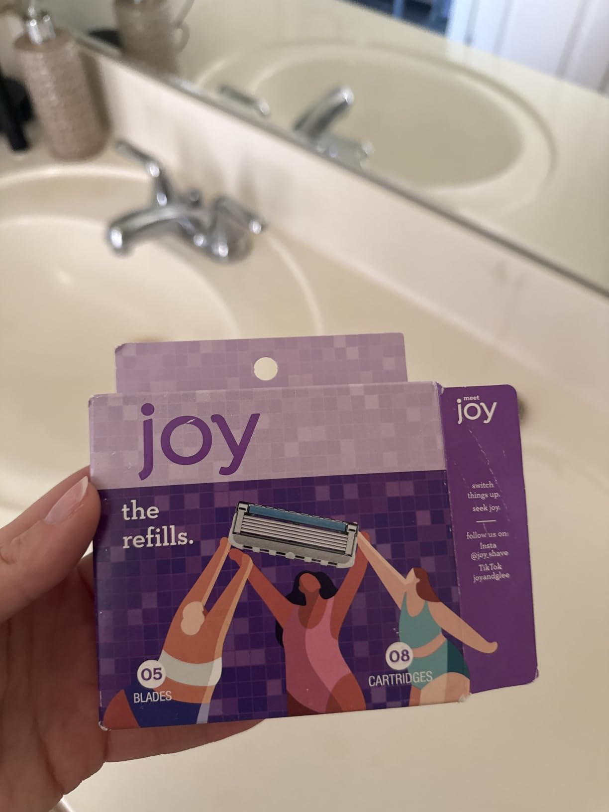 Amazon Basics 5-Blade Razor Handle for Women, Includes 12 Cartridges and Shower Hanger, 14 Piece Set, Blue - Customer Photo 1