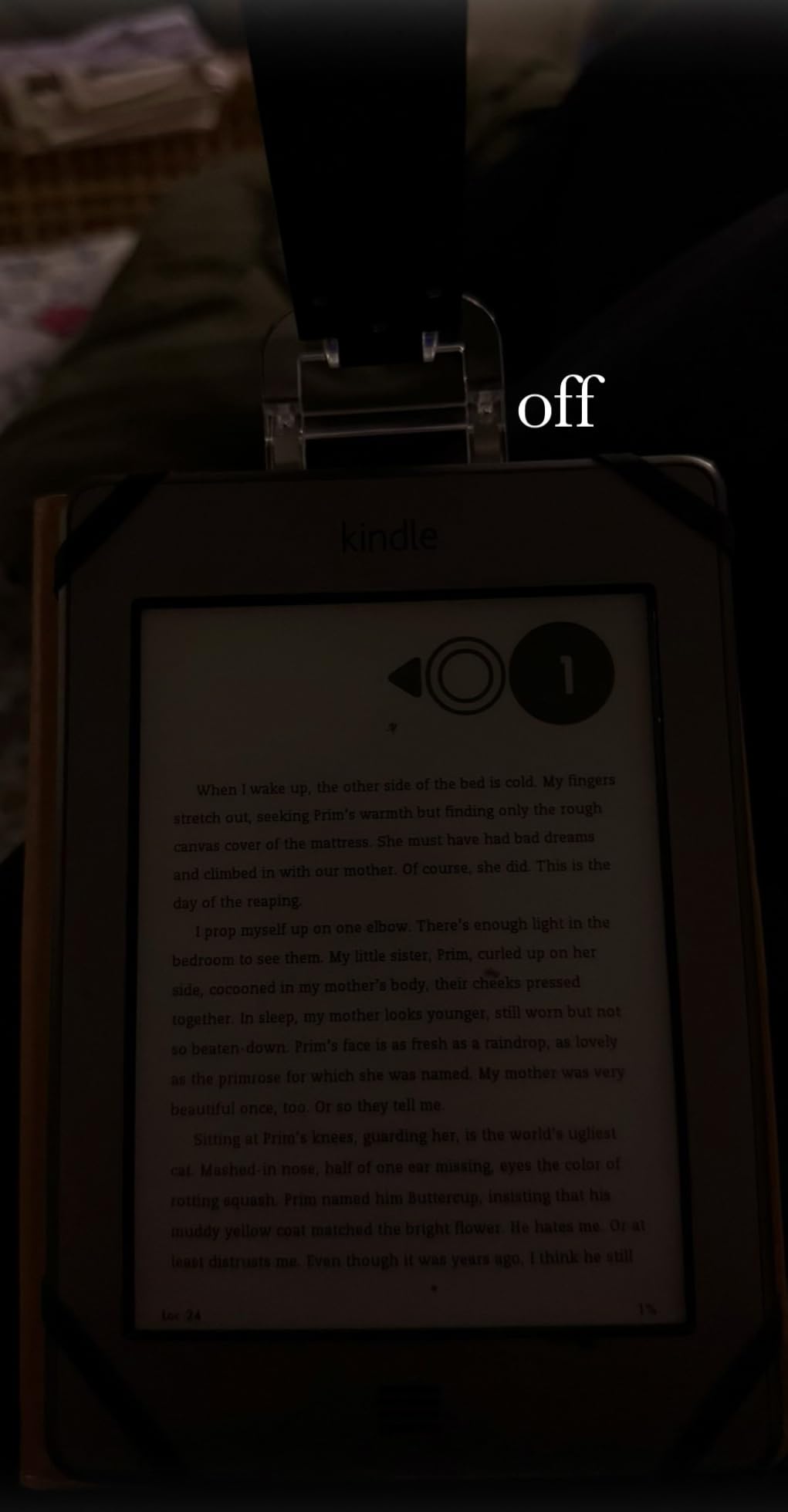 DEWENWILS USB Rechargeable Book Light for Reading in Bed, LED Book Reading Lights with Clip, Perfect for Bookworms, Kids, Warm White, Brightness Adjustable Customer Review DEWENWILS USB Rechargeable Book Light for Reading in Bed, LED Book Reading Lights with Clip, Perfect for Bookworms, Kids, Warm White, Brightness Adjustable - Customer Photo 2